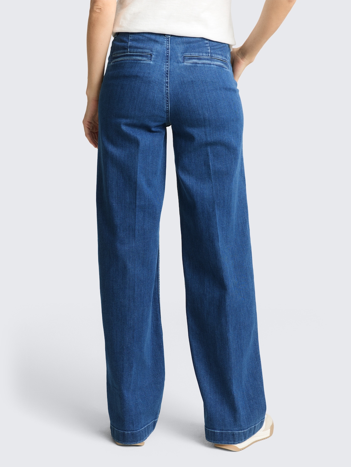 TTMADINA WIDE Jeans - mid stone bright blue denim - Auschnitt Model-Rückansicht