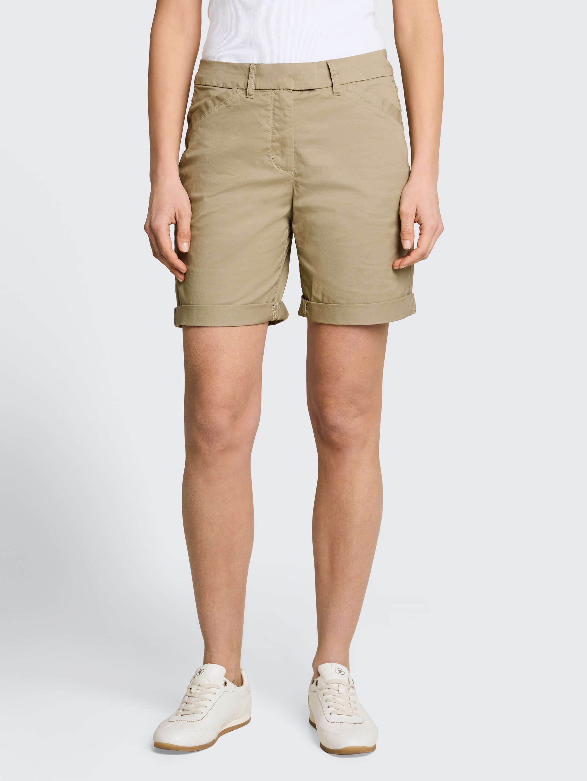 Chino-bermuda - Silver Olive - Nek model vooraanzicht