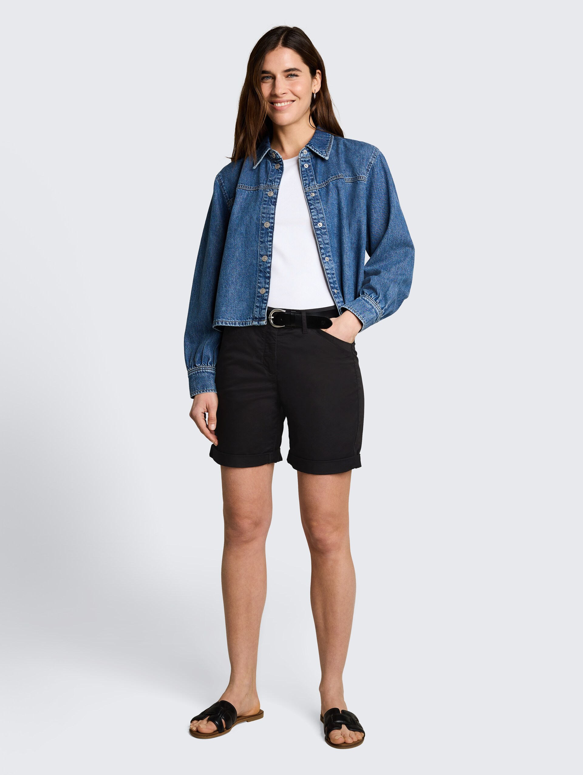 Chino-bermuda - deep black - Model vooraanzicht