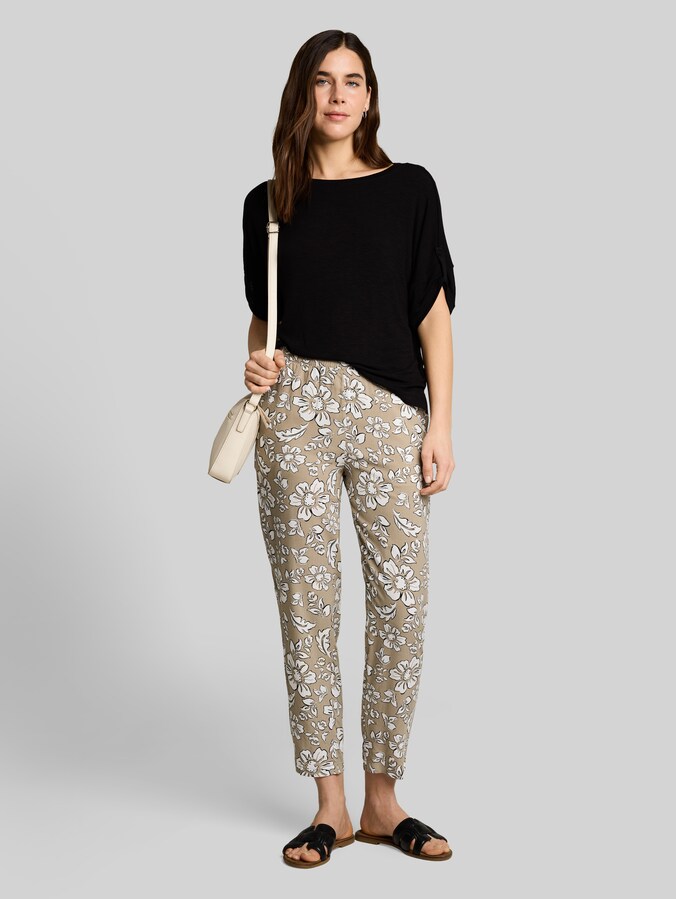 Loszittende broek van viscose door Women, olive big flower design