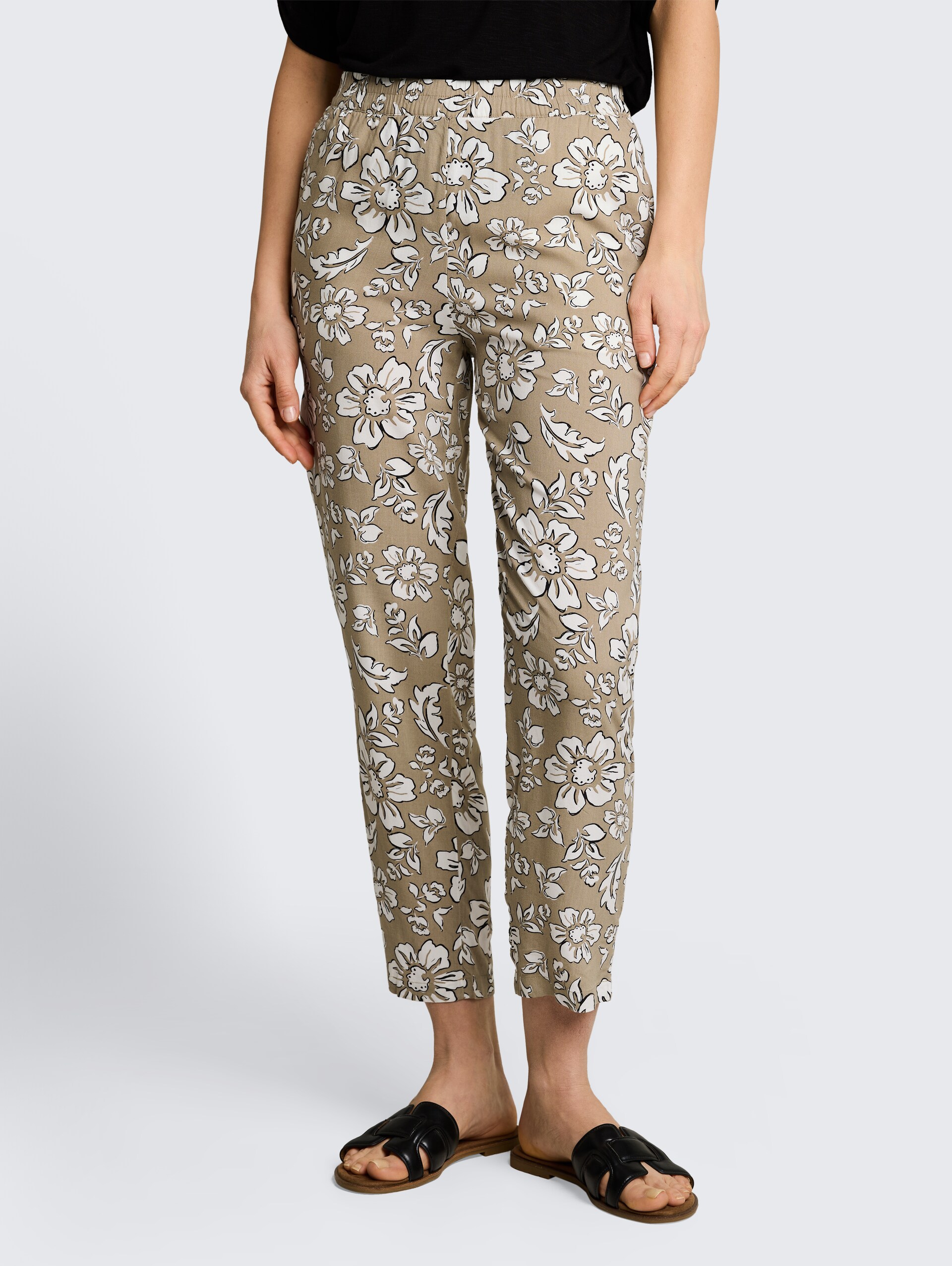 Loszittende broek van viscose - olive big flower design - Nek model vooraanzicht