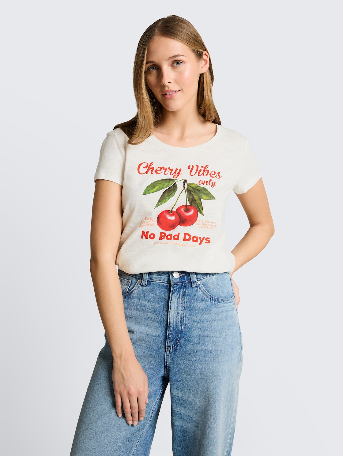 T-Shirt mit Print - Whisper White - Ausschnitt Model-Vorderansicht