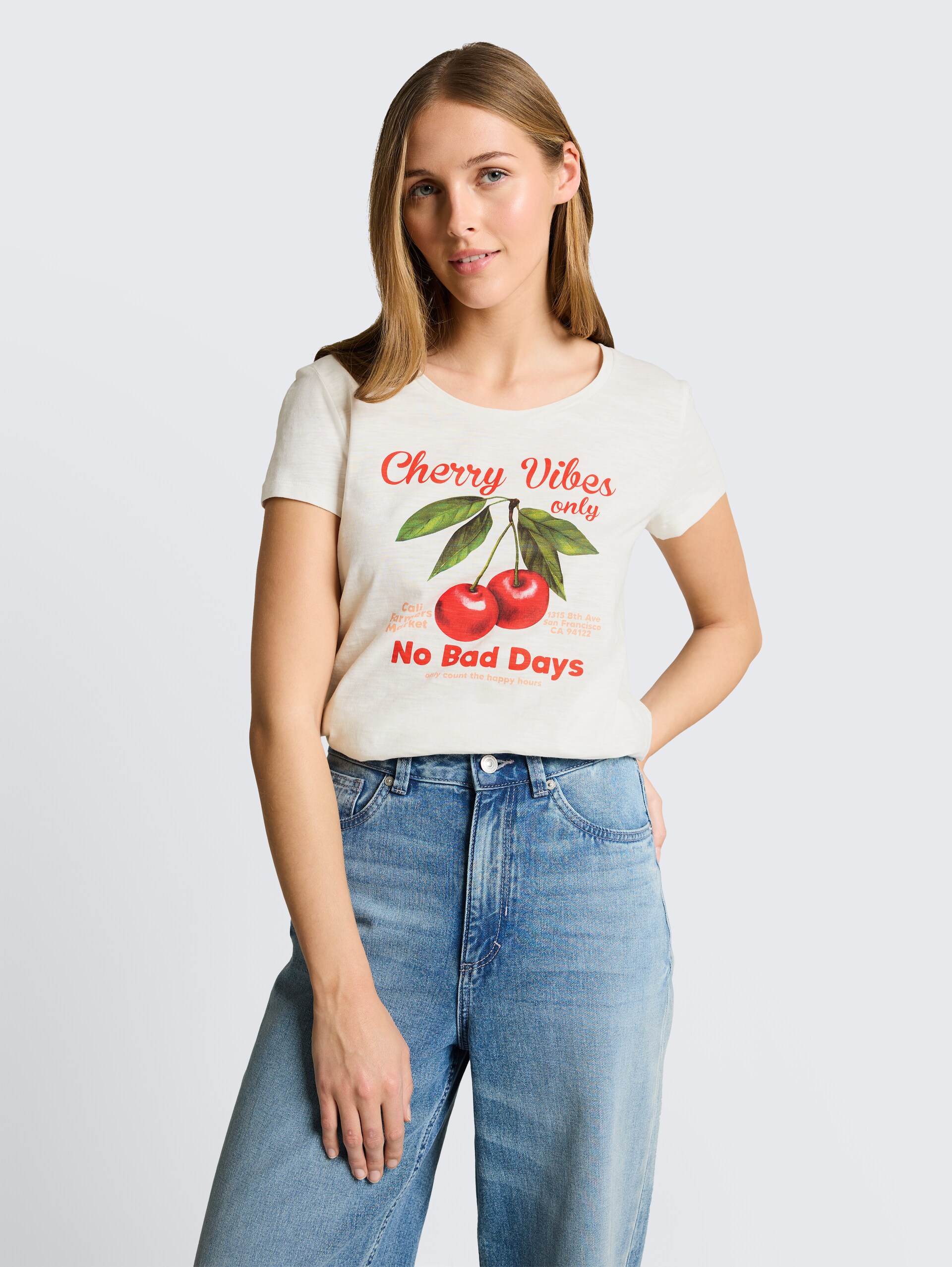T-Shirt mit Print - Whisper White - Ausschnitt Model-Vorderansicht