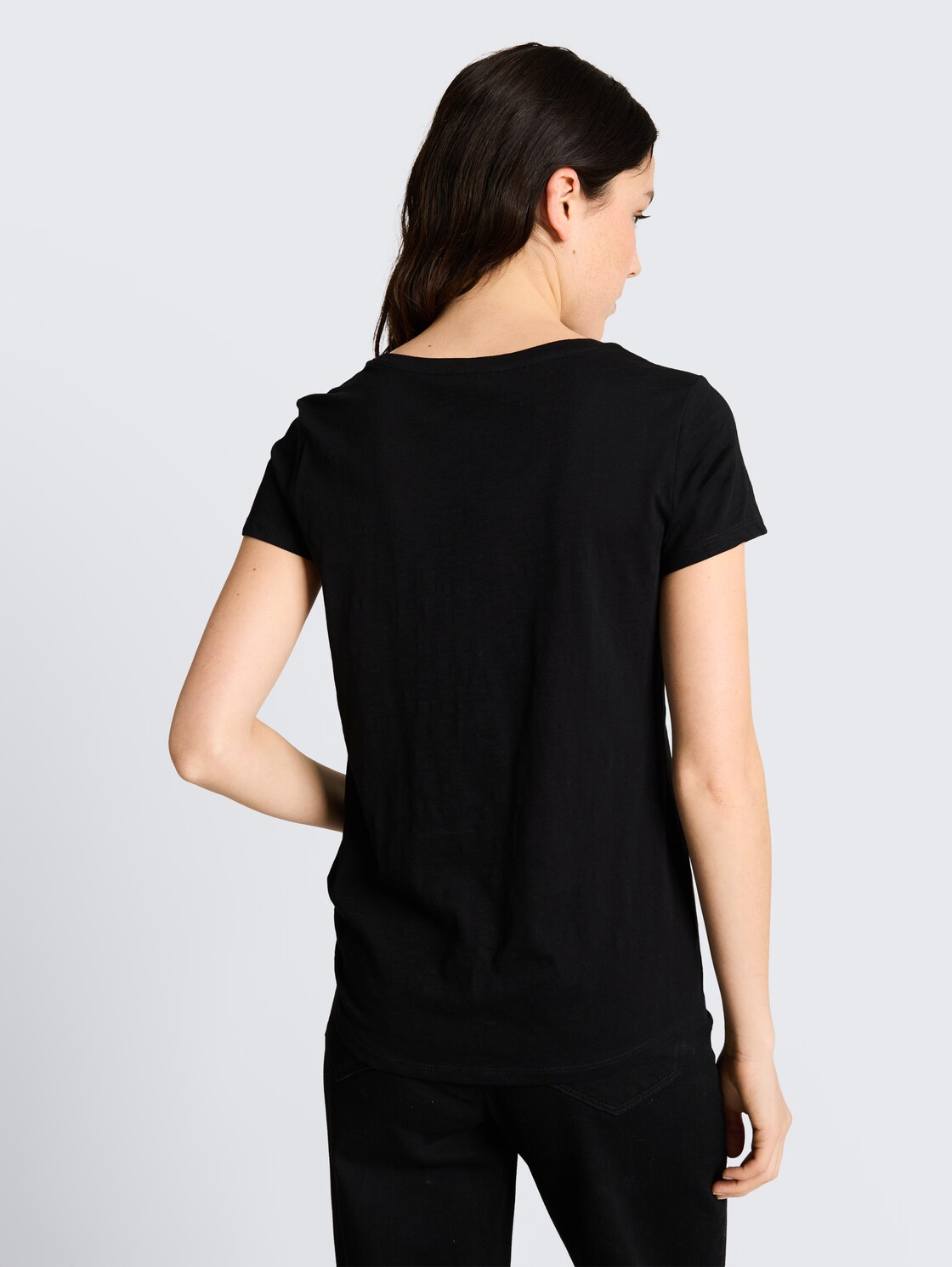 T-Shirt mit Print - Black - Auschnitt Model-Rückansicht