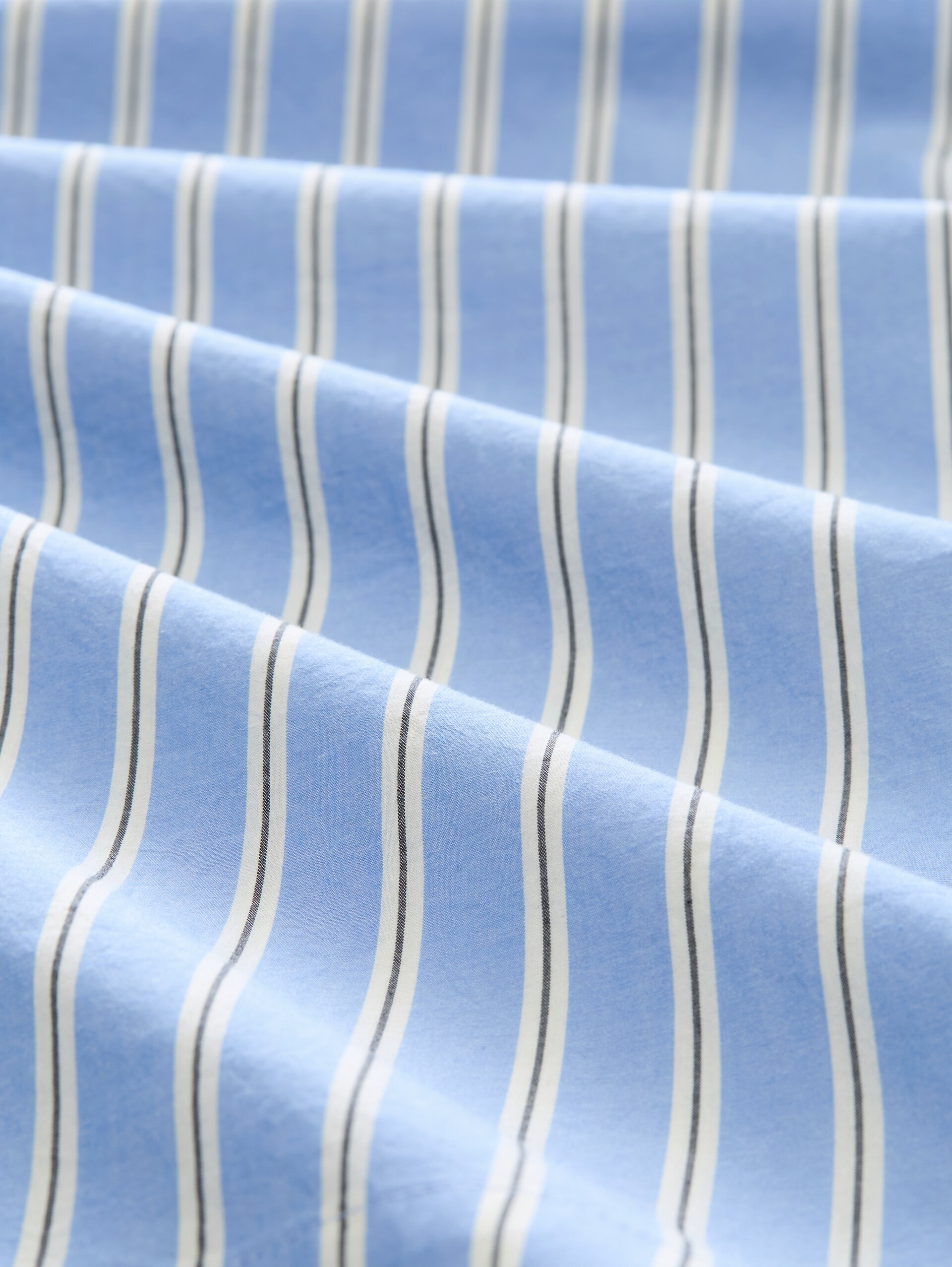 Broek met wijde pijpen en streepmotief - blue white vertical stripe - Materiaalweergave