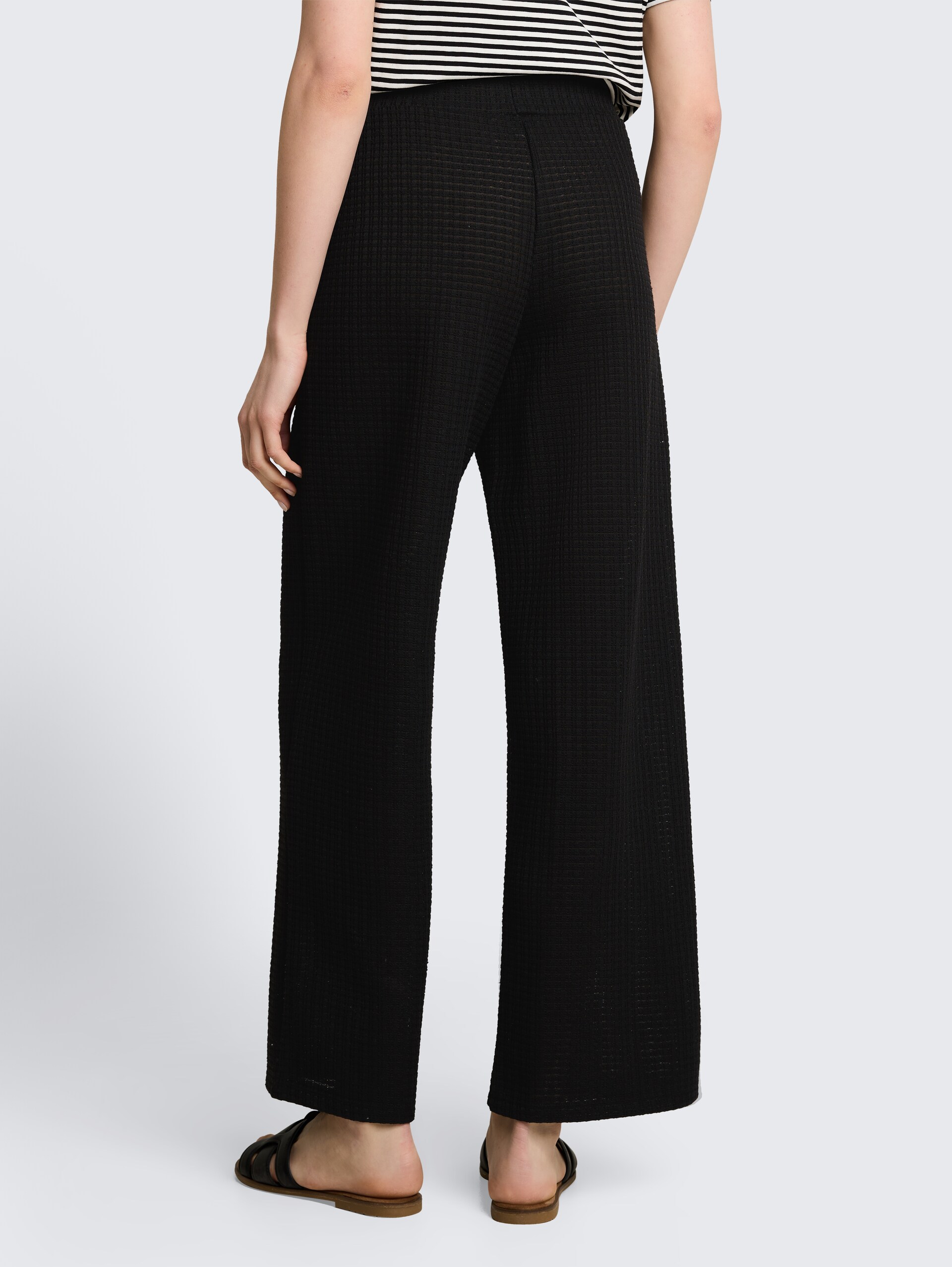 Wide Leg gebreide broek - deep black - Neklijn model-achteraanzicht