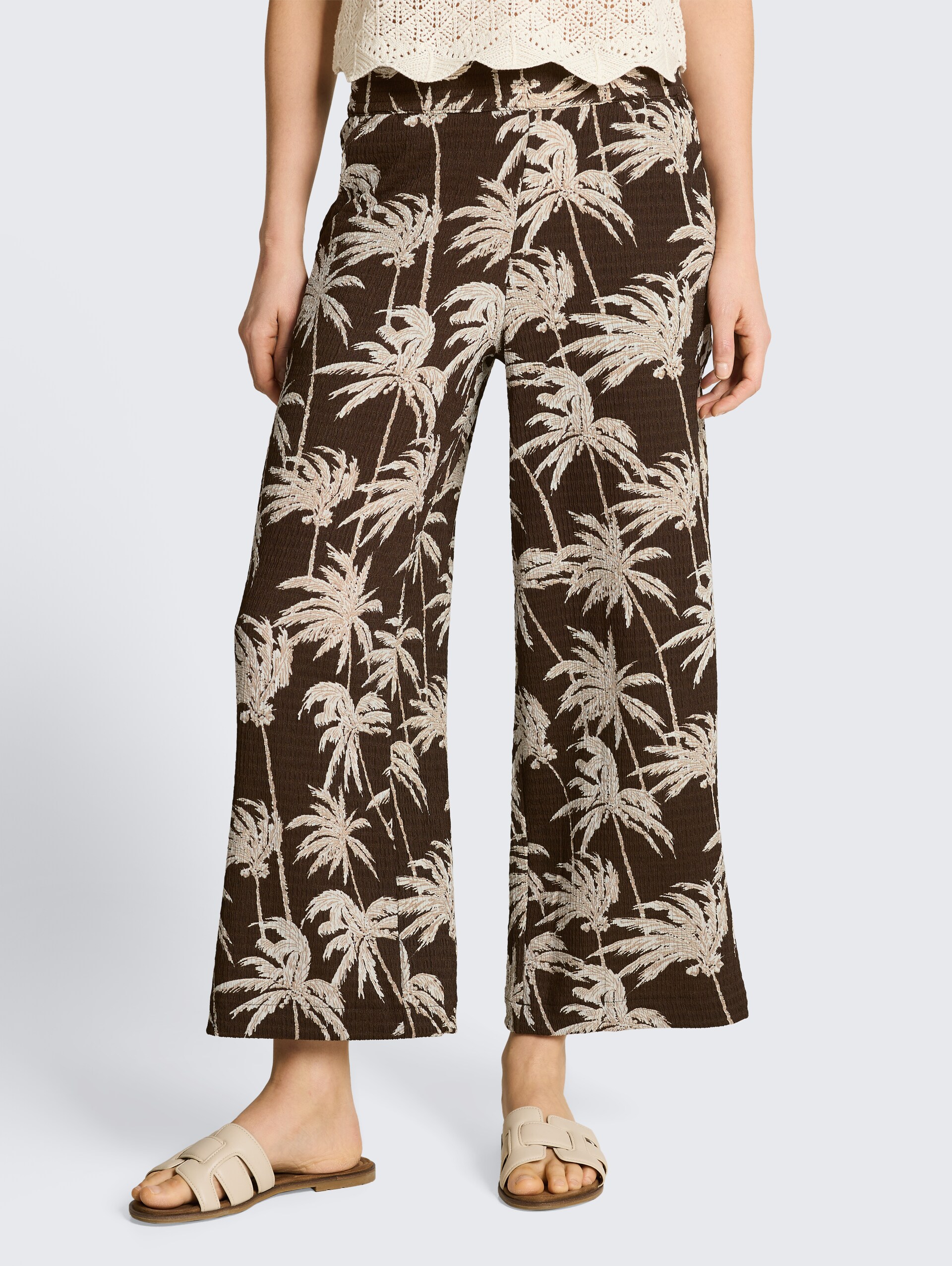 Crinkle culottebroek - brown palmtree print - Nek model vooraanzicht