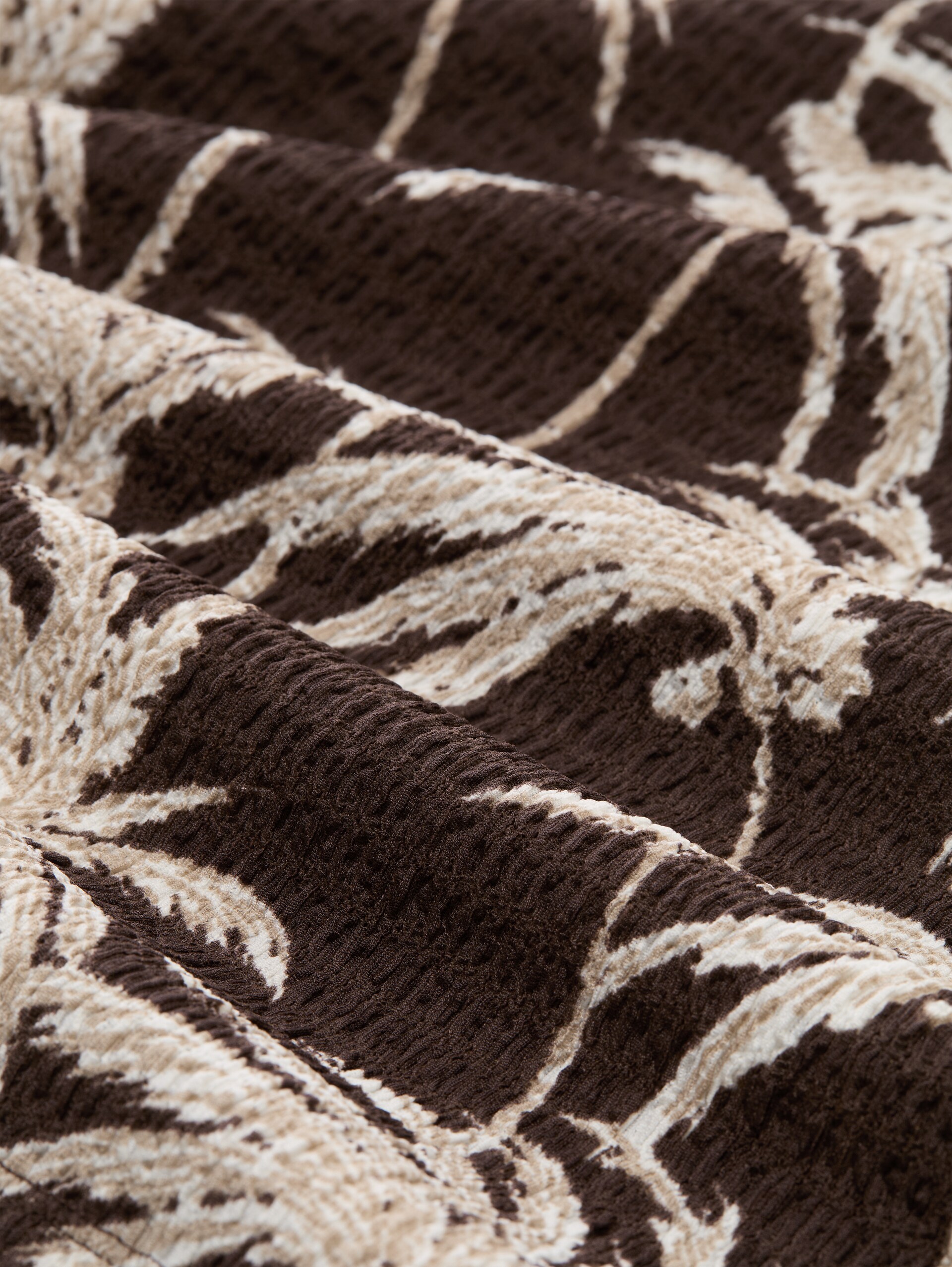 Crinkle Relaxed Fit-short - brown palmtree print - Materiaalweergave
