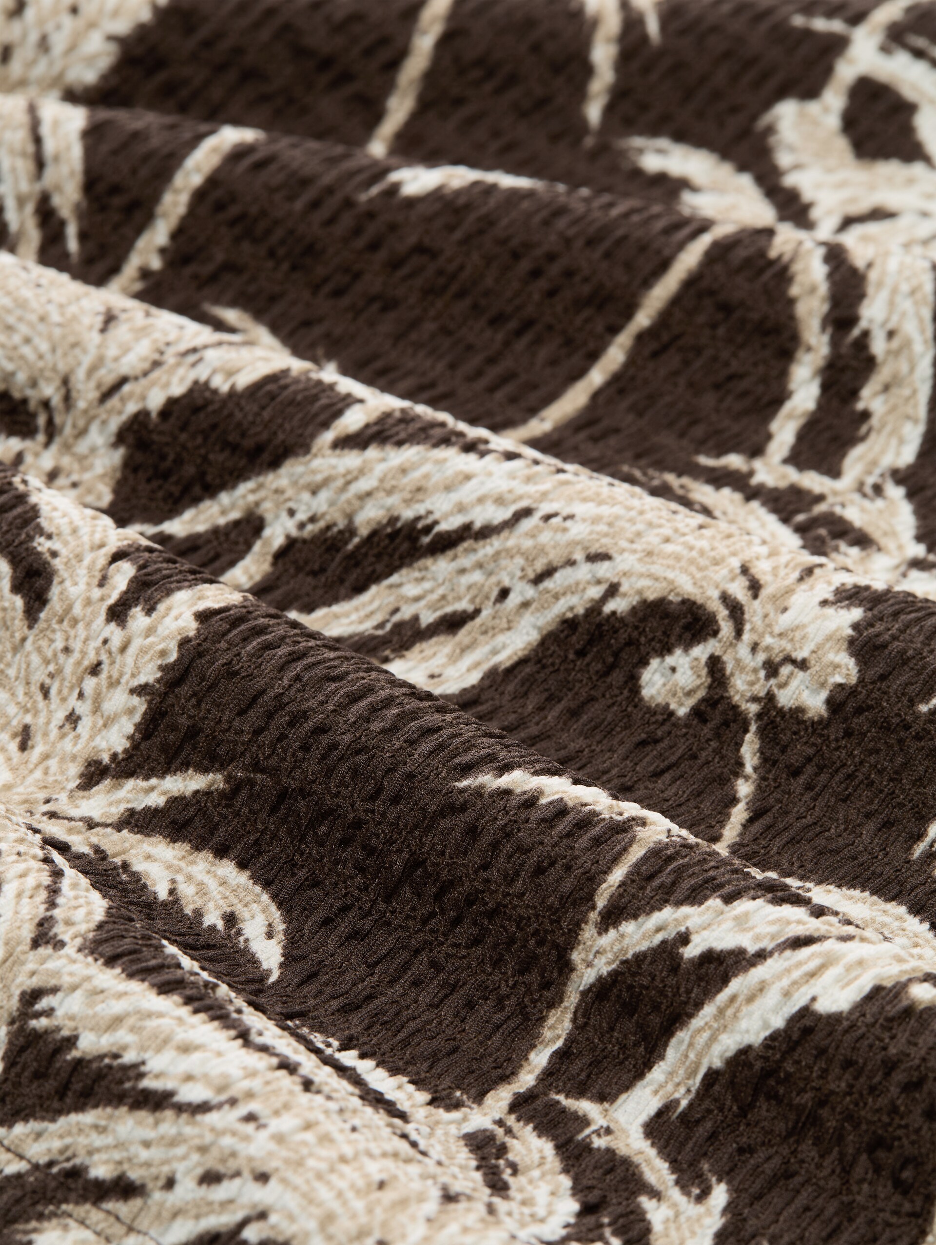 Crinkle T-shirt met ballonmouwen - brown palmtree print - Materiaalweergave