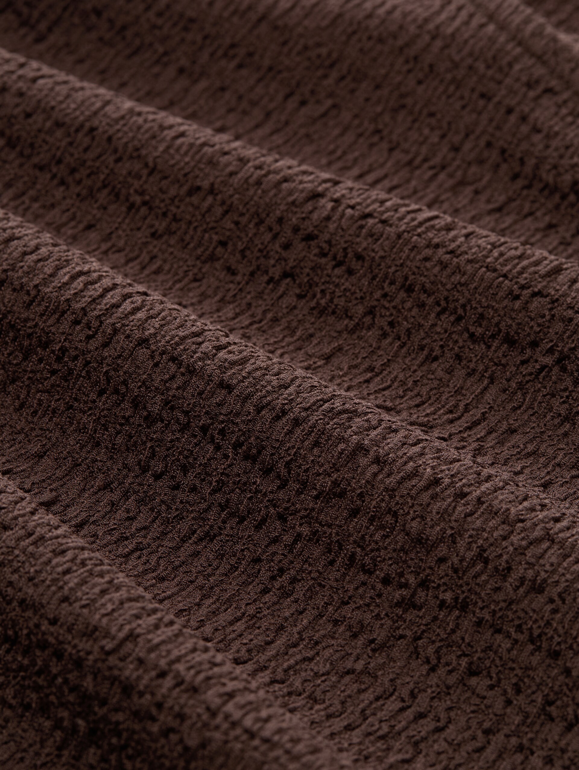 Crinkle T-shirt met ballonmouwen - cool dark brown - Materiaalweergave