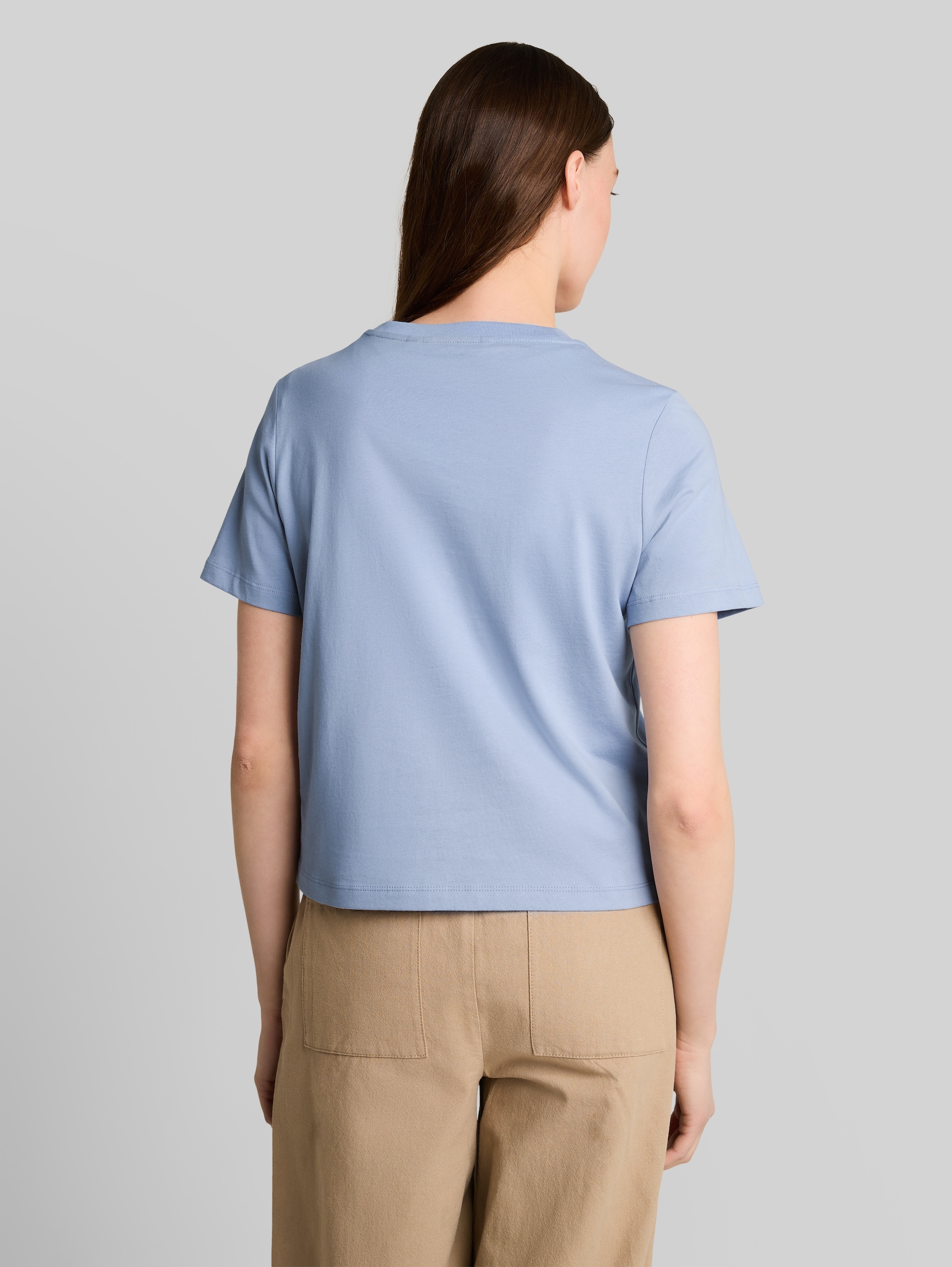 Loose Fit T-Shirt mit Häkelblumen-Applikationen - foggy sky blue - Auschnitt Model-Rückansicht