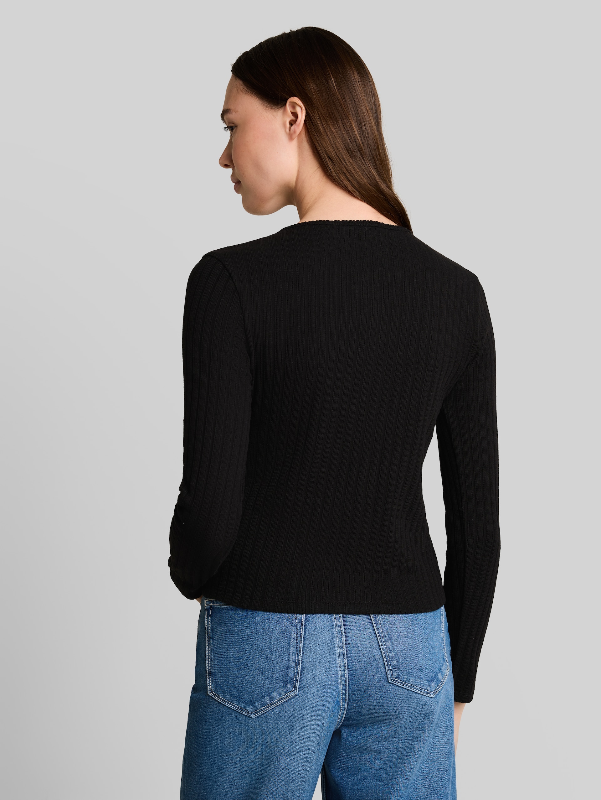 Pointelle-vest met knoopsluiting - deep black - Neklijn model-achteraanzicht