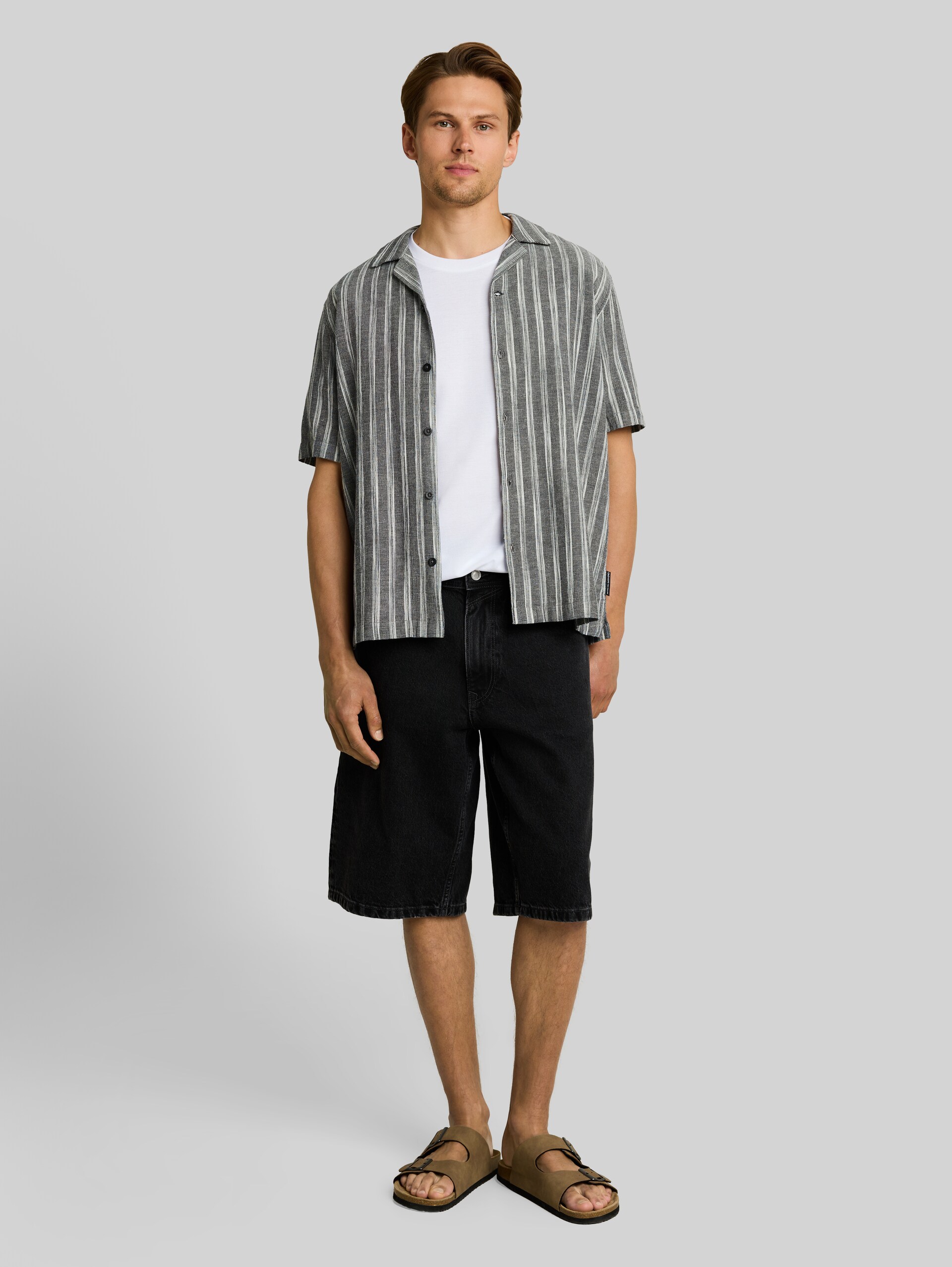 Basic piqué T-shirt - White - Model vooraanzicht