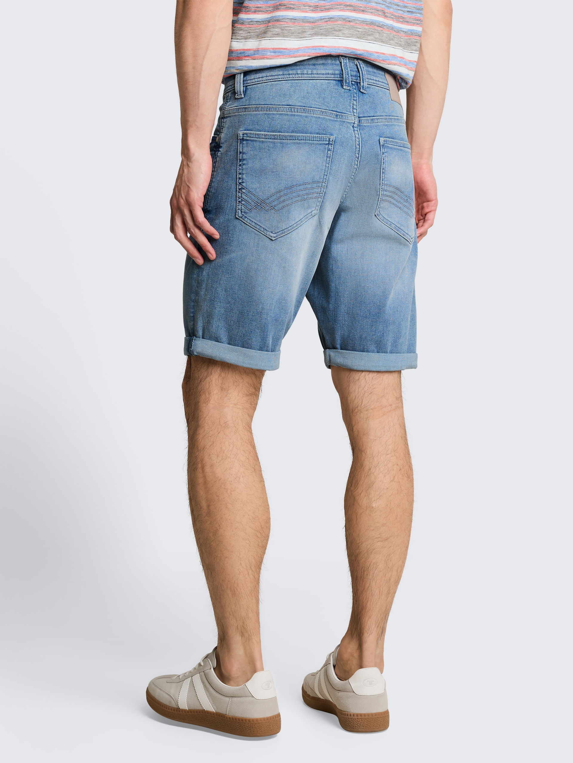 TTMARVIN STRAIGHT jeansshort met stretch - Light Stone Blue Denim Tint - Neklijn model-achteraanzicht