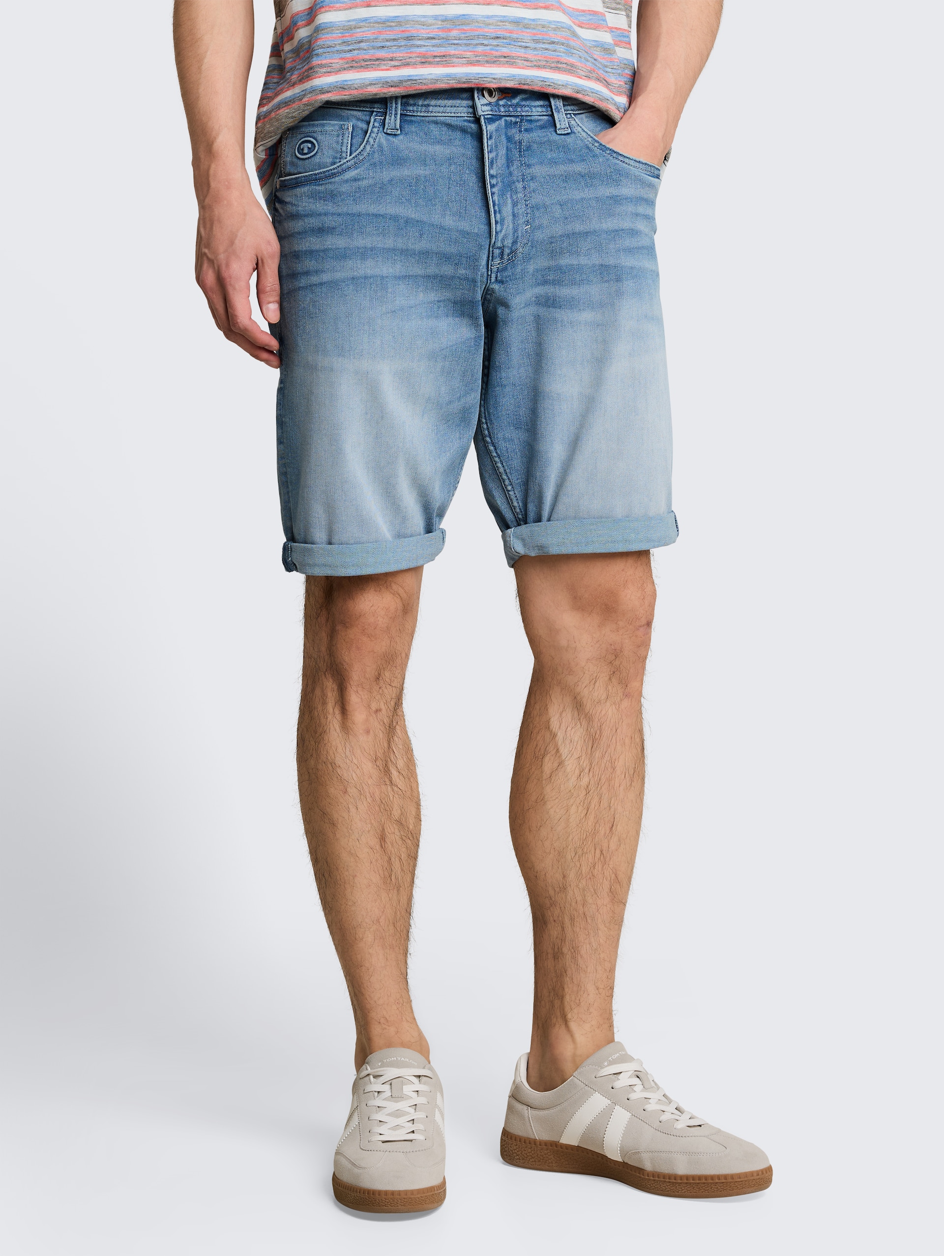 TTMARVIN STRAIGHT jeansshort met stretch - Light Stone Blue Denim Tint - Nek model vooraanzicht