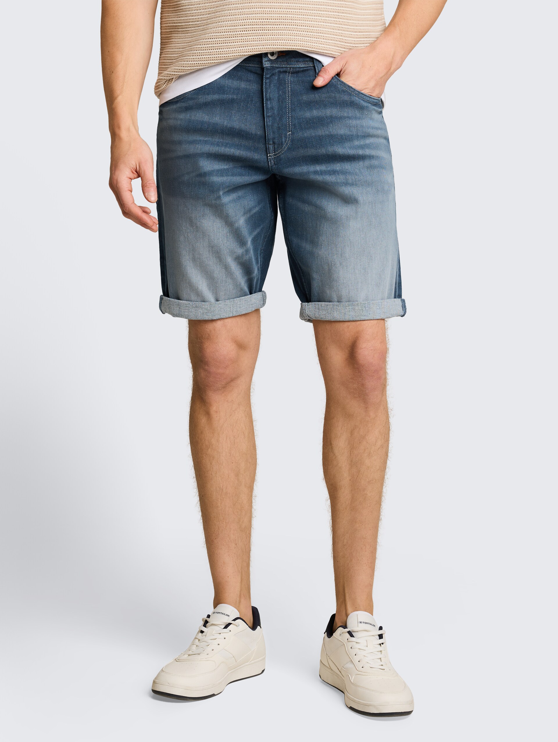 TTMARVIN STRAIGHT Jeans Shorts mit Stretch - mid stone blue grey denim - Ausschnitt Model-Vorderansicht
