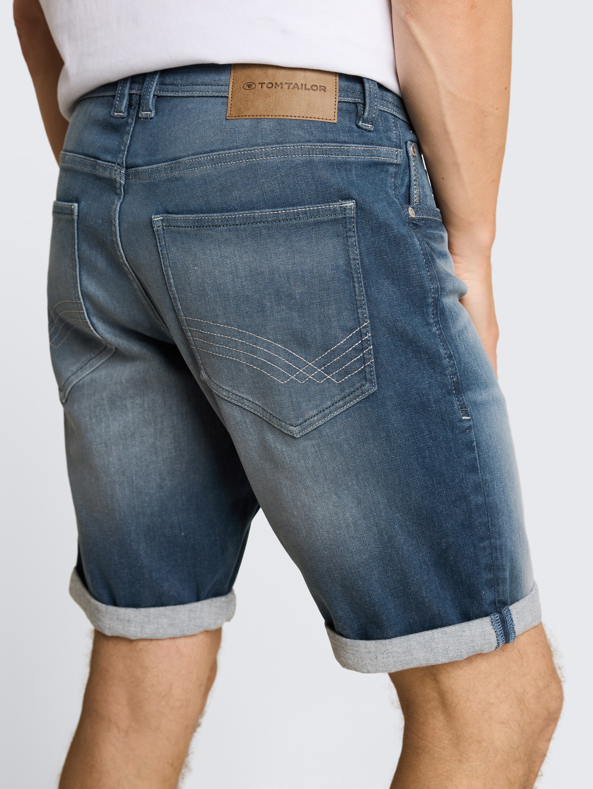 TTMARVIN STRAIGHT Jeans Shorts mit Stretch - mid stone blue grey denim - Detail-Model-Ansicht