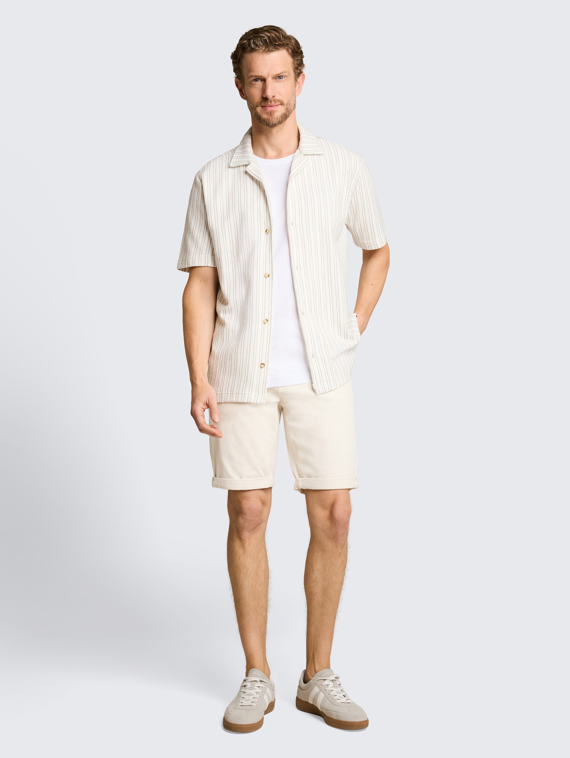 TTJOSH REGULAR SLIM Jeans Shorts - raw offwhite denim - Model-Vorderansicht