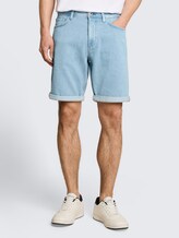 TTMORRIS RELAXED Jeans Shorts - Clean Light Stone Blue Denim - Ausschnitt Model-Vorderansicht