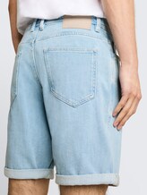 TTMORRIS RELAXED Jeans Shorts - Clean Light Stone Blue Denim - Detail-Model-Ansicht