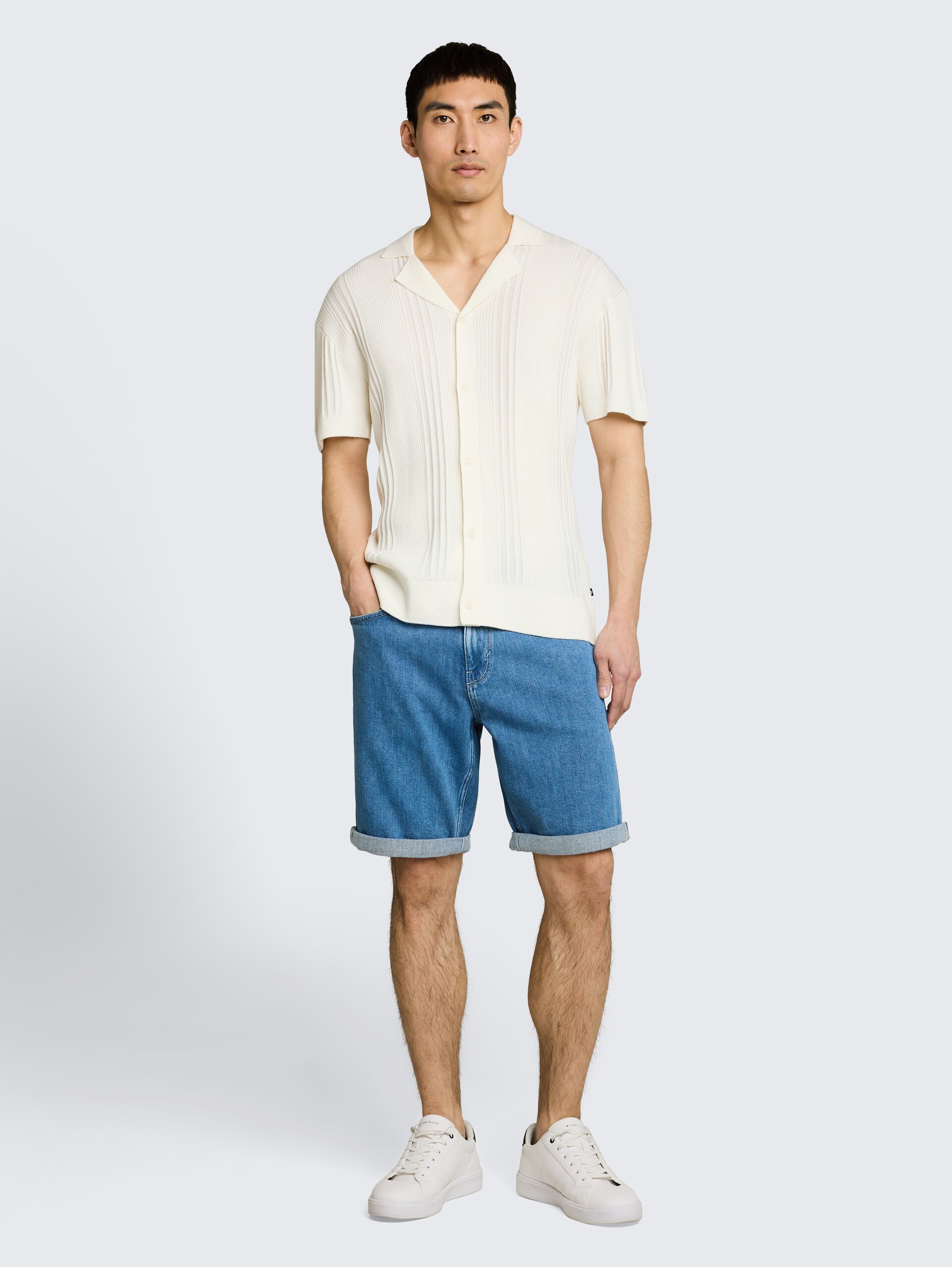 TTMORRIS RELAXED jeansshort - Clean Mid Stone Blue Denim - Model vooraanzicht