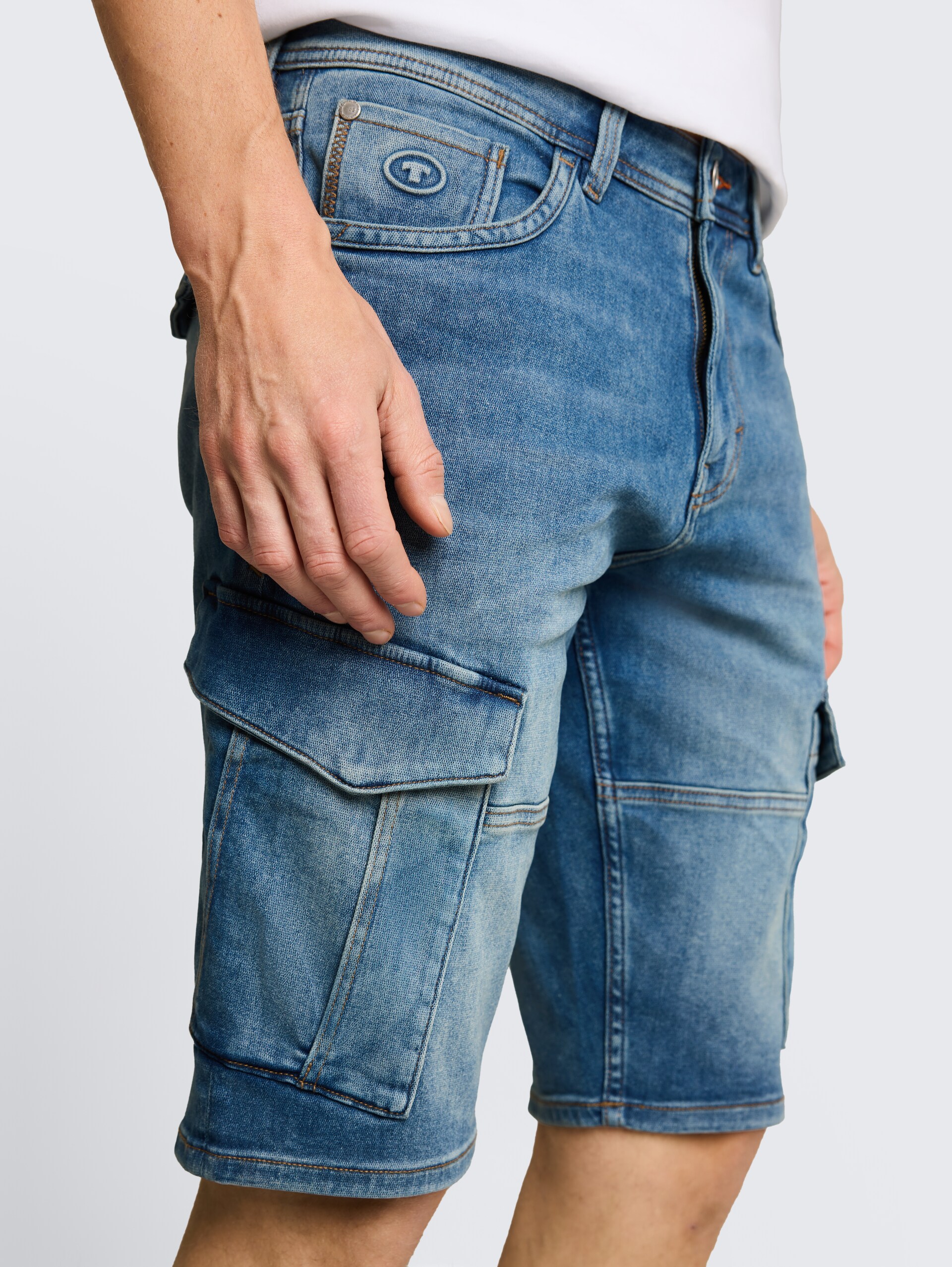 TTMARVIN STRAIGHT cargo jeansshort - Used Mid Stone Blue Denim - Detailaanzicht model