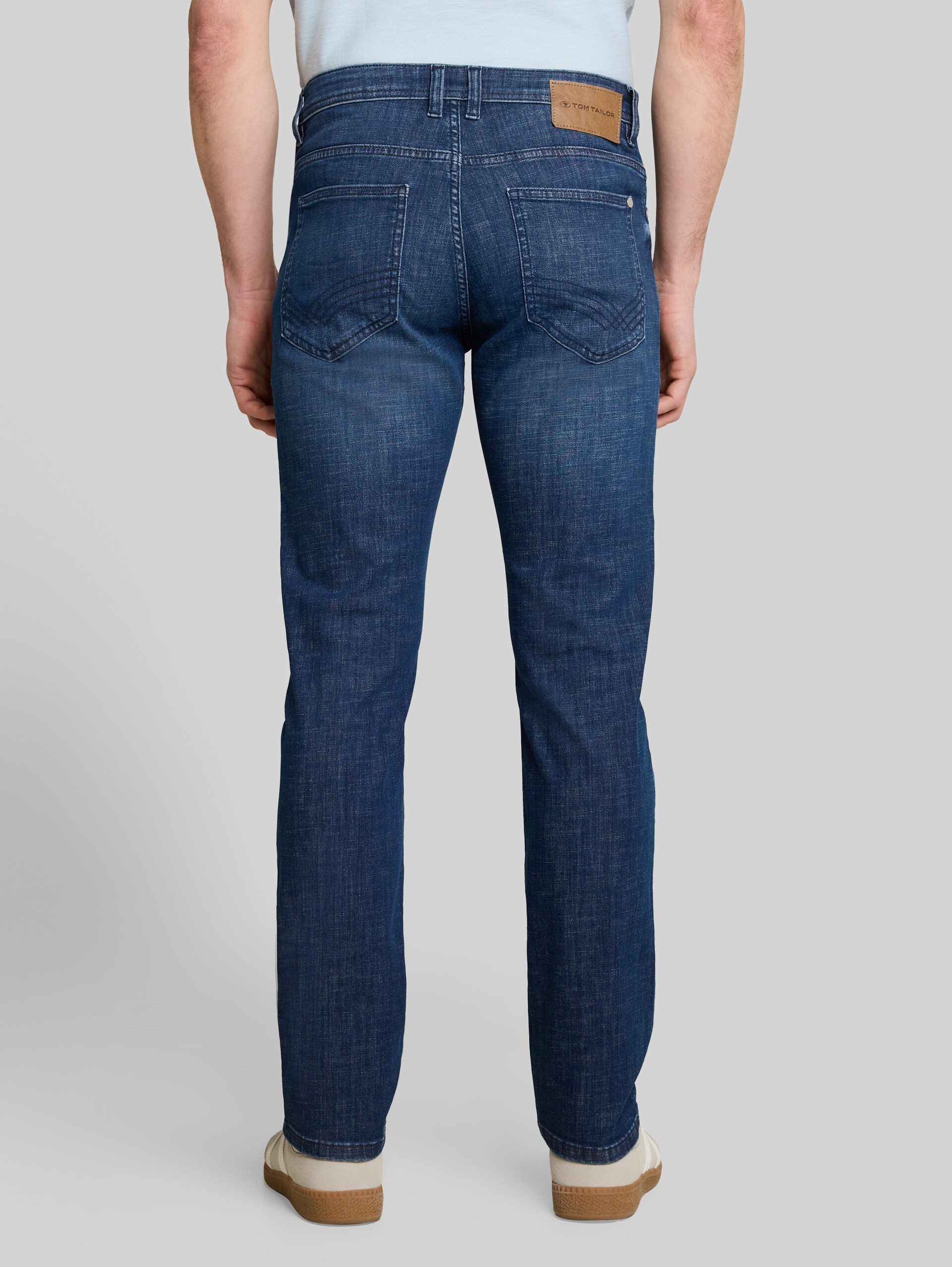TTJOSH REGULAR SLIM-jeans - Used Dark Stone Blue Denim - Neklijn model-achteraanzicht
