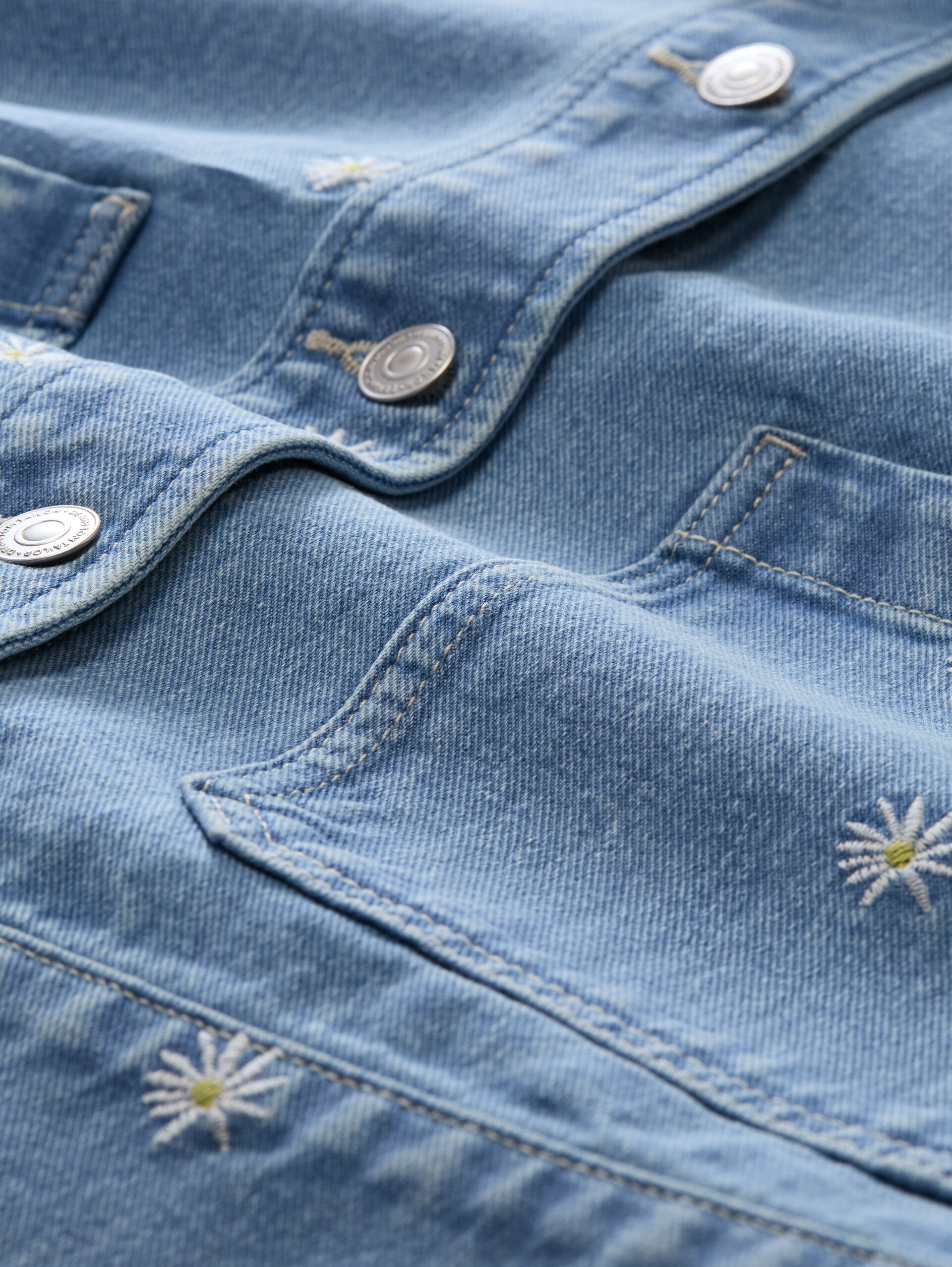Denim jacket with embroidery - blue white daisy embroidery - Product detail view