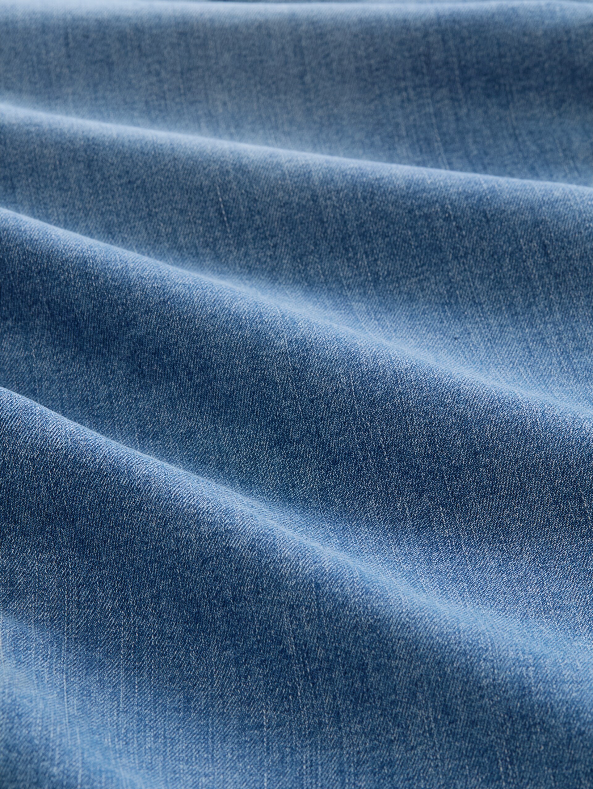TTAVA FLARED jeans met stretch - Used Light Stone Blue Denim - Materiaalweergave