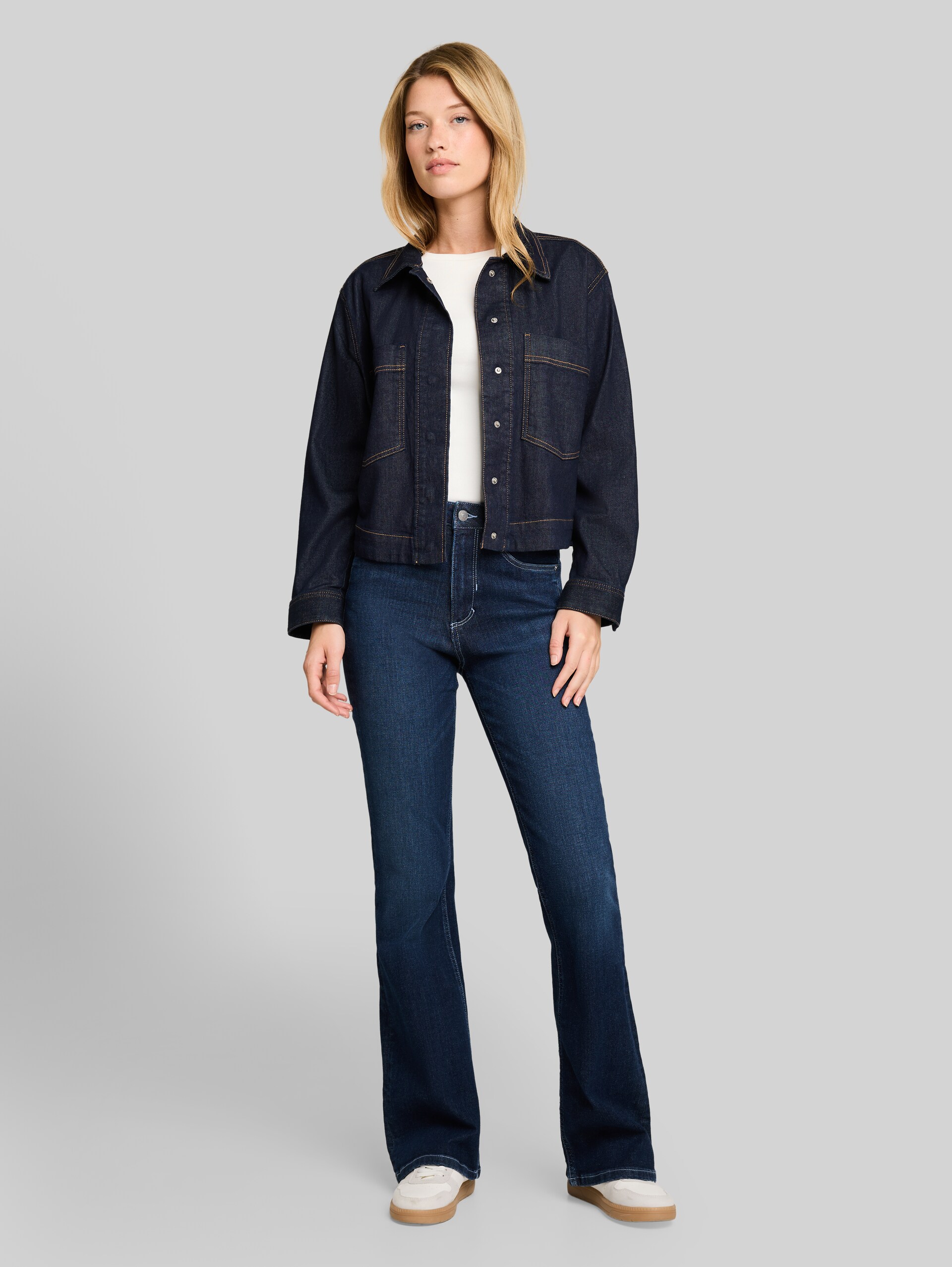 TTAVA FLARED jeans met stretch - Used Dark Stone Blue Denim - Model vooraanzicht