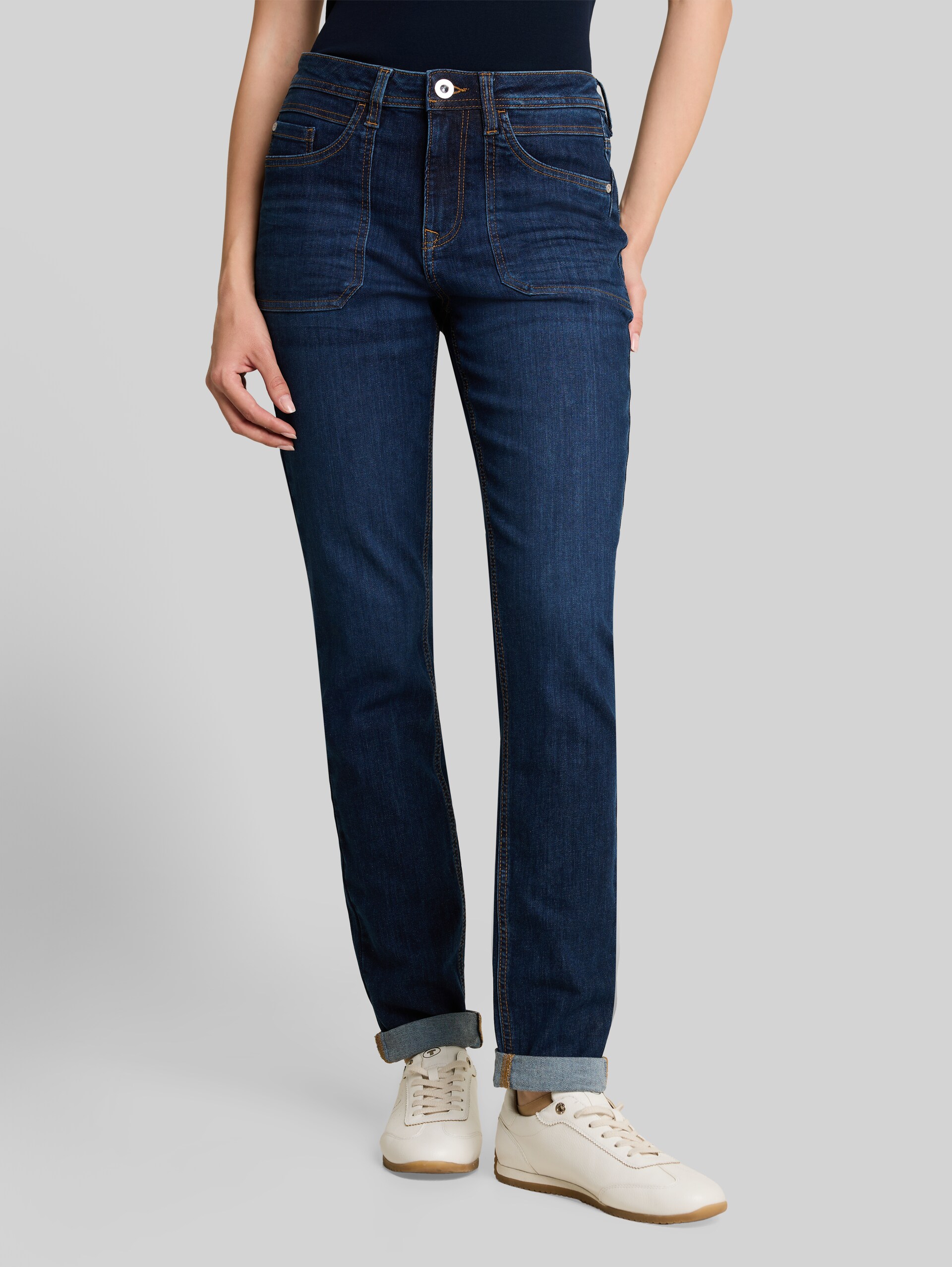 TTMAYA TAPERED Jeans - Clean Dark Stone Blue Denim - Ausschnitt Model-Vorderansicht