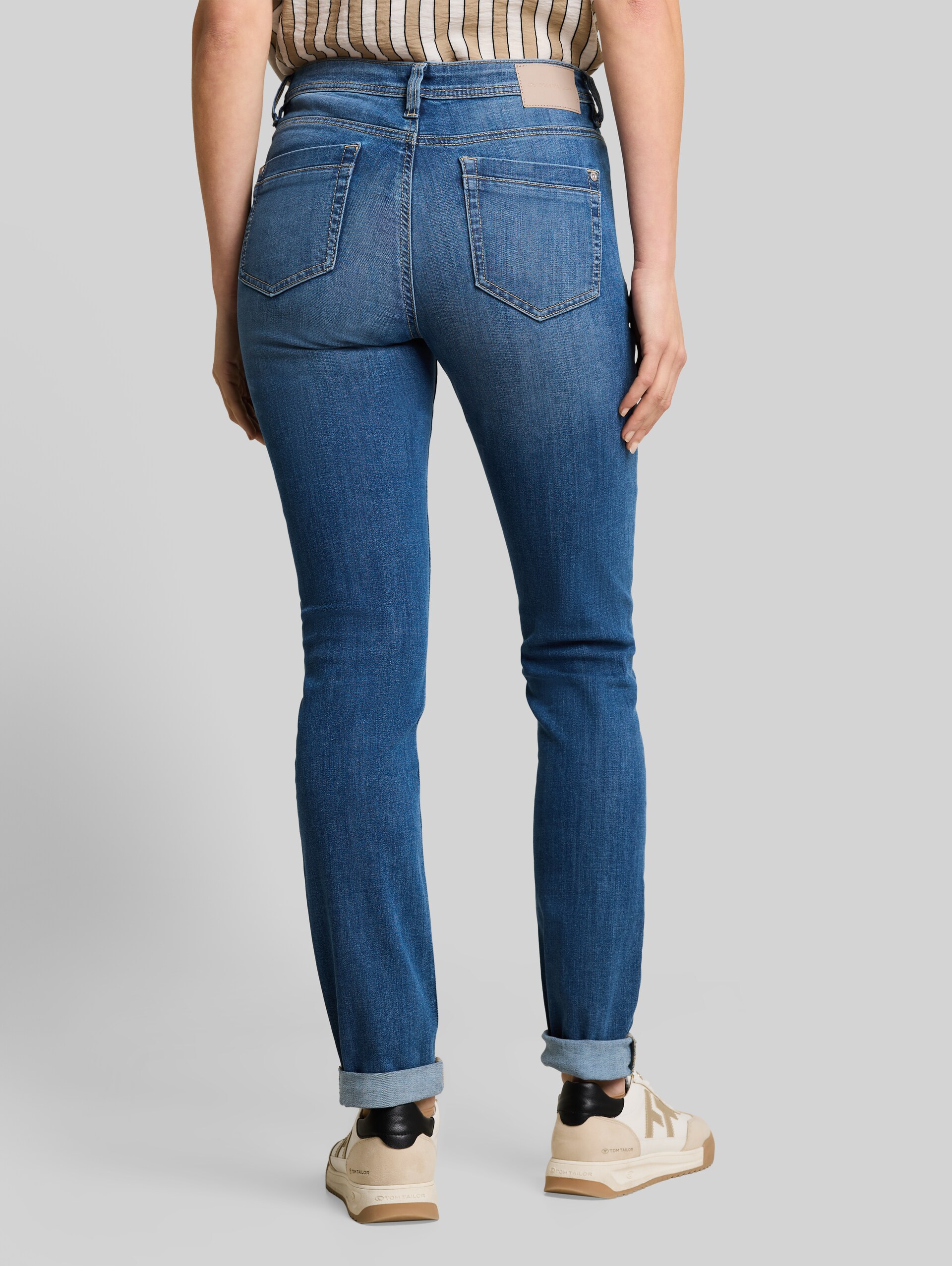 TTMAYA TAPERED Jeans - mid stone wash denim - Auschnitt Model-Rückansicht