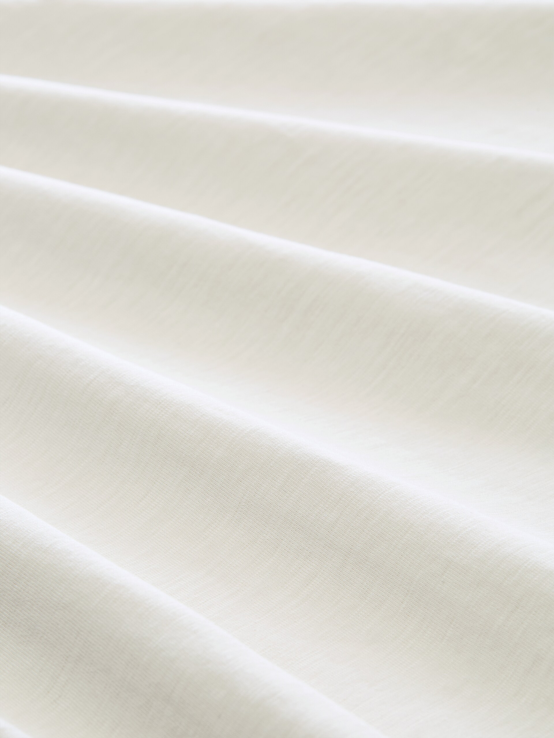 T-Shirt mit Stickerei - Gardenia White - Material-Ansicht