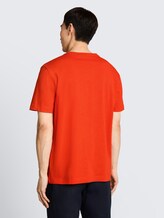T-shirt avec broderie - orange red - Découpe Vue arrière du modèle