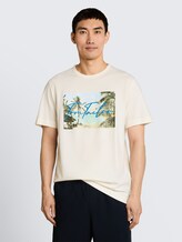 T-Shirt mit Fotoprint - Gardenia White - Ausschnitt Model-Vorderansicht