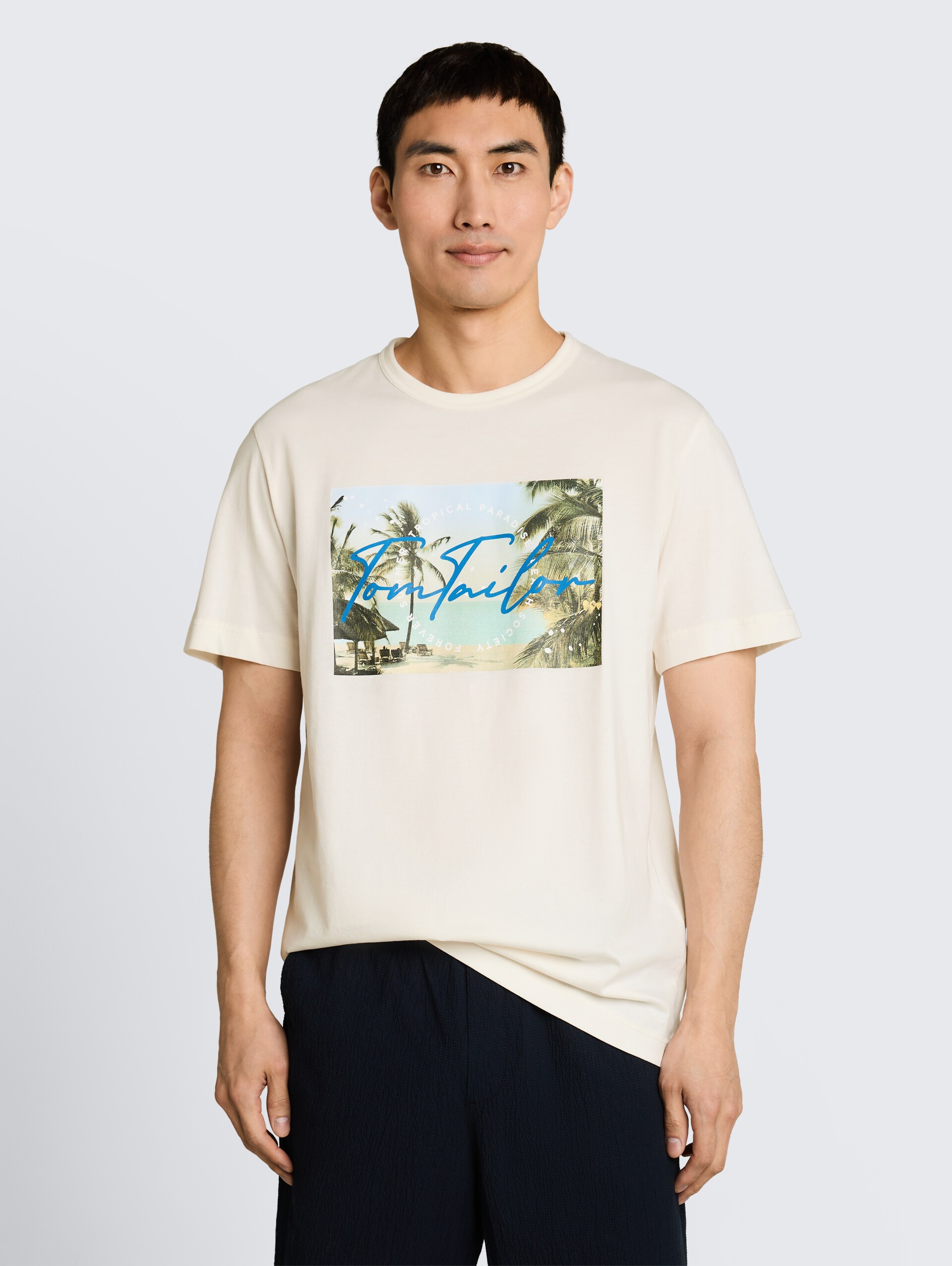 T-shirt avec imprimé photo - Gardenia White - Découpe Vue de face du modèle
