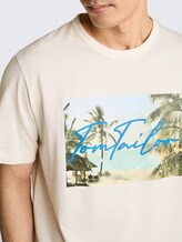 T-Shirt mit Fotoprint - Gardenia White - Detail-Model-Ansicht