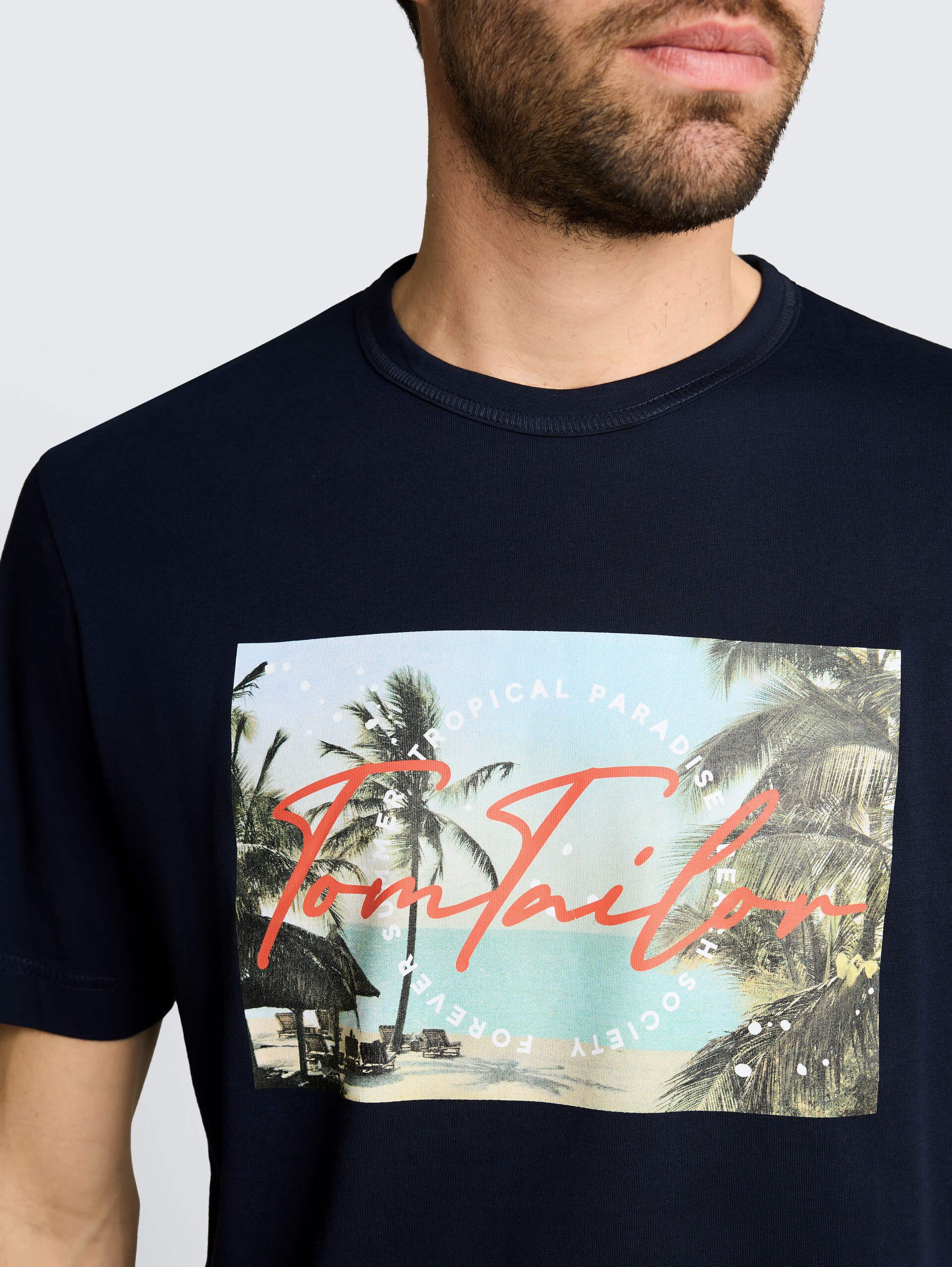 T-shirt met fotoprint - sky captain blue - Detailaanzicht model