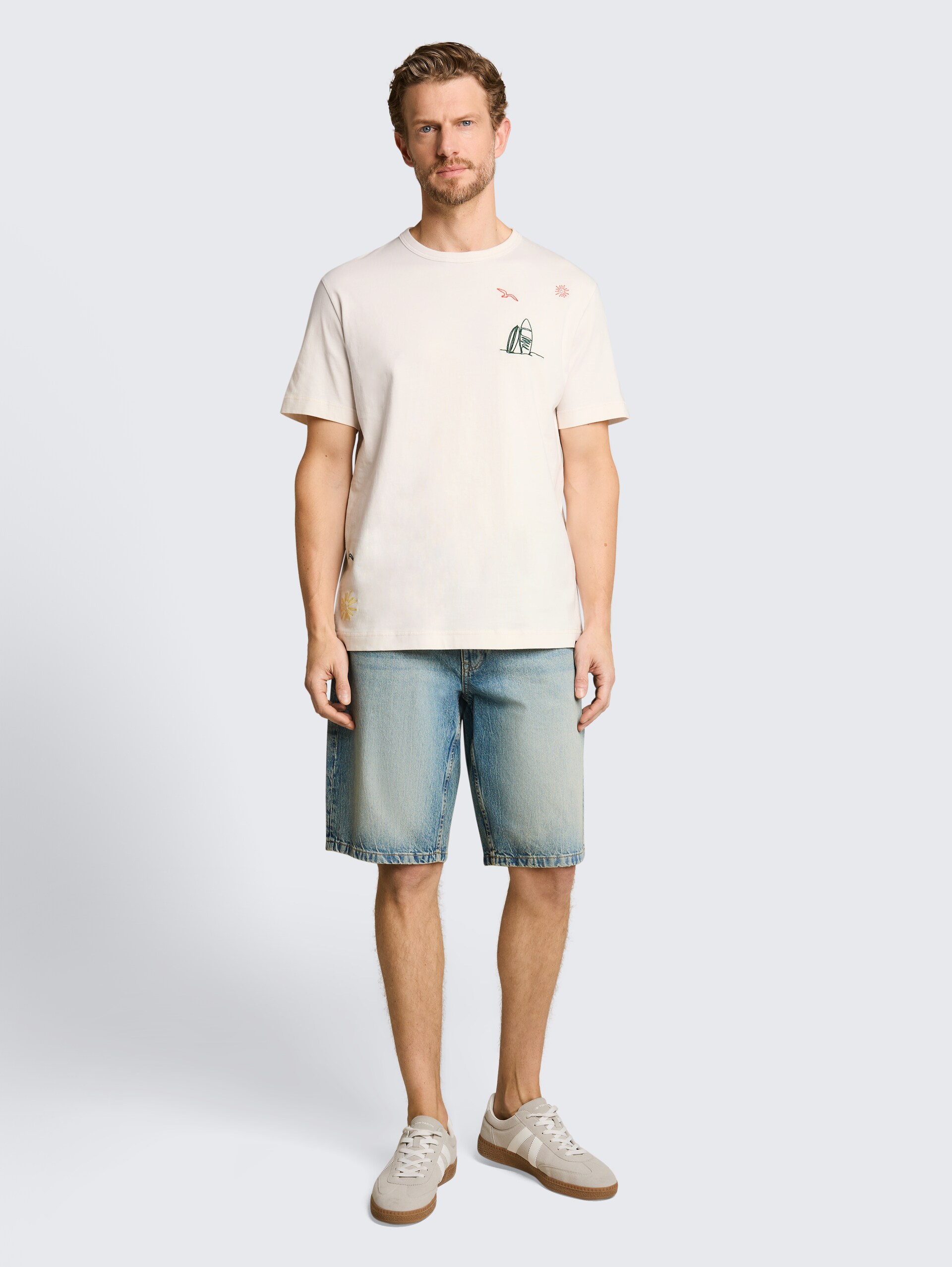 T-shirt met borduursels - Gardenia White - Model vooraanzicht