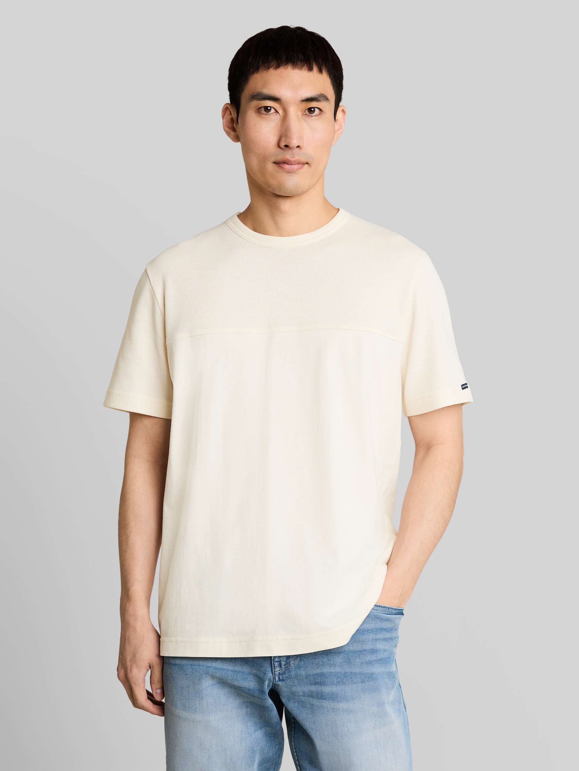 T-shirt van katoen - Gardenia White - Nek model vooraanzicht