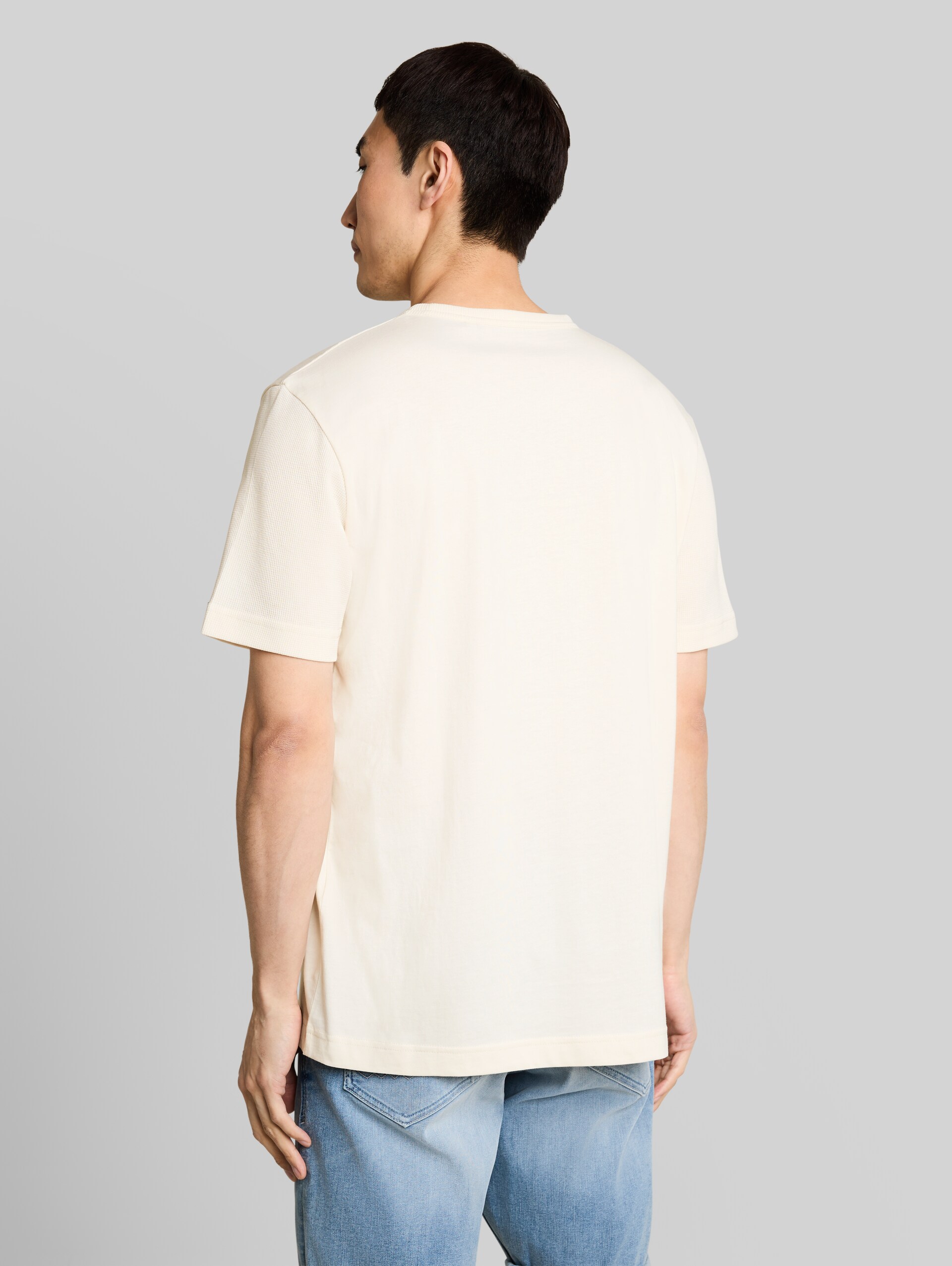 T-shirt van katoen - Gardenia White - Neklijn model-achteraanzicht