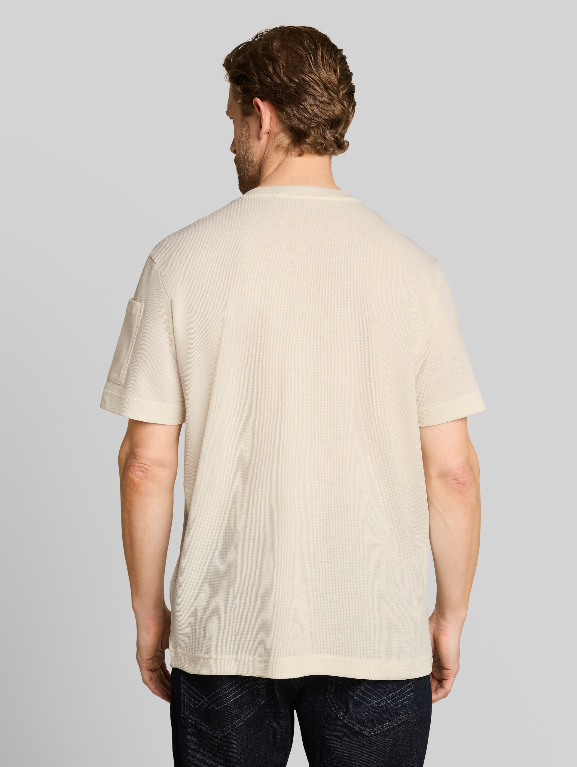 Henley T-Shirt mit Waffelstruktur - Gardenia White - Auschnitt Model-Rückansicht