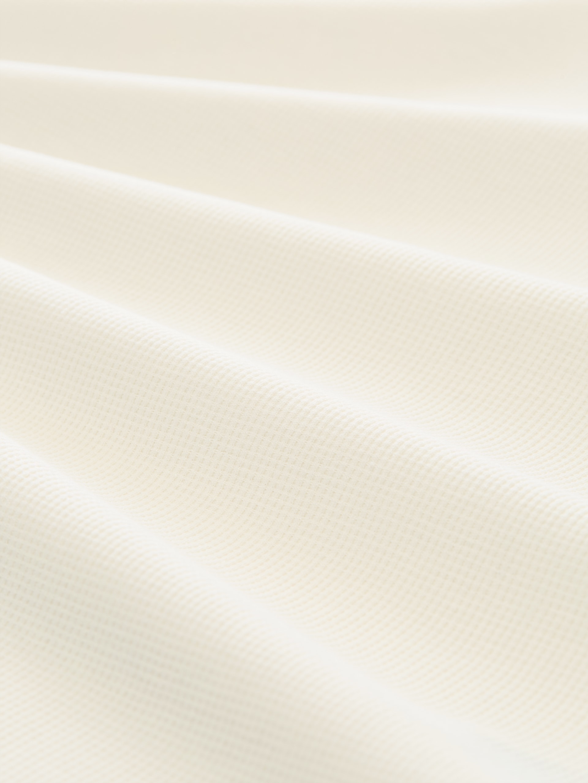 Henley T-Shirt mit Waffelstruktur - Gardenia White - Material-Ansicht