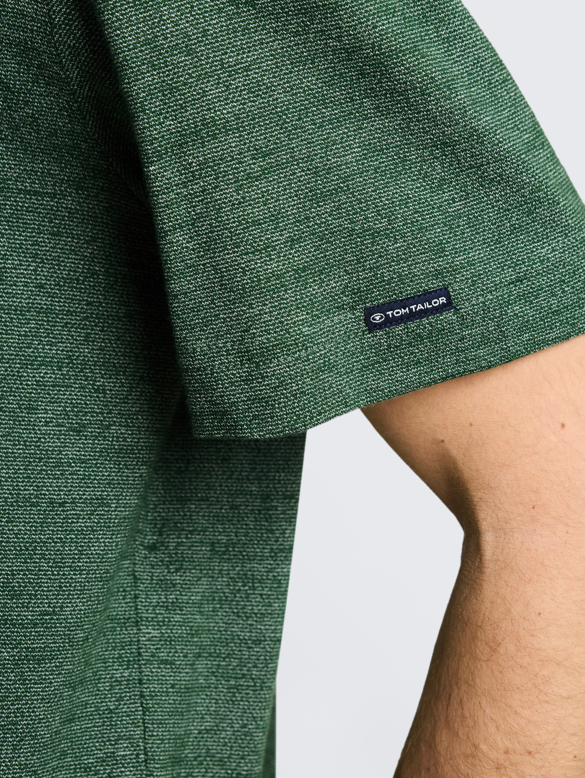 T-shirt in gemêleerde look - green fine stripe - Detailaanzicht model
