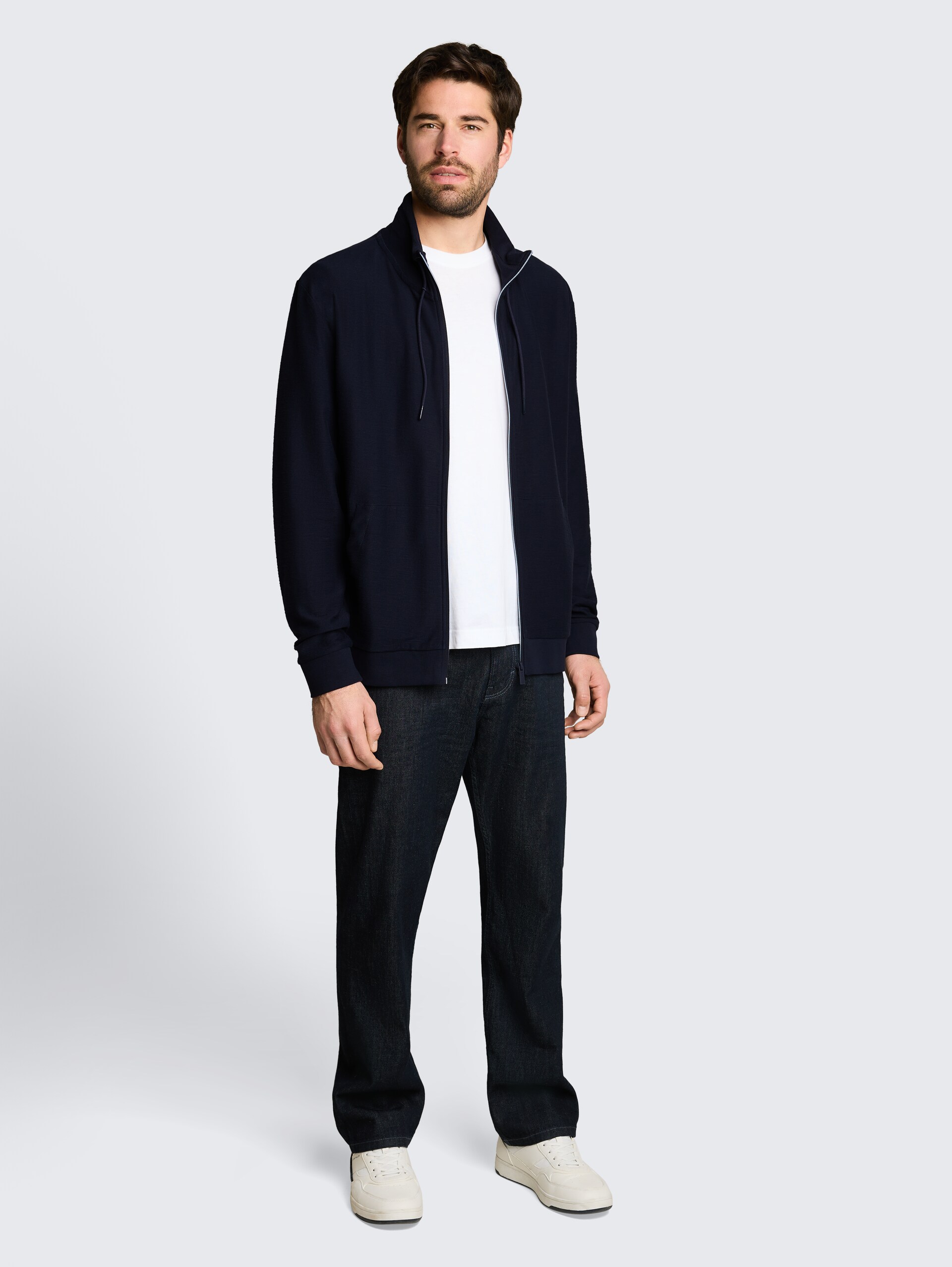 Sweatjacke mit Stehkragen - sky captain blue - Model-Vorderansicht
