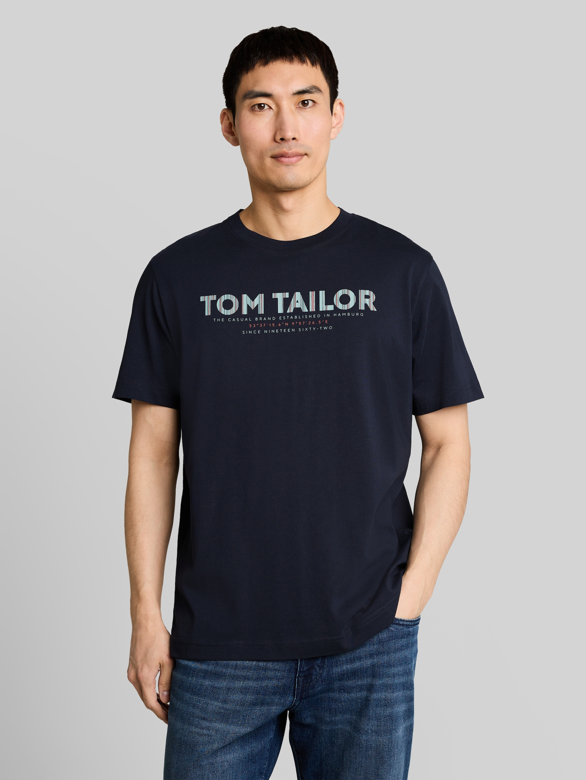 T-Shirt mit Logo-Print - sky captain blue - Ausschnitt Model-Vorderansicht
