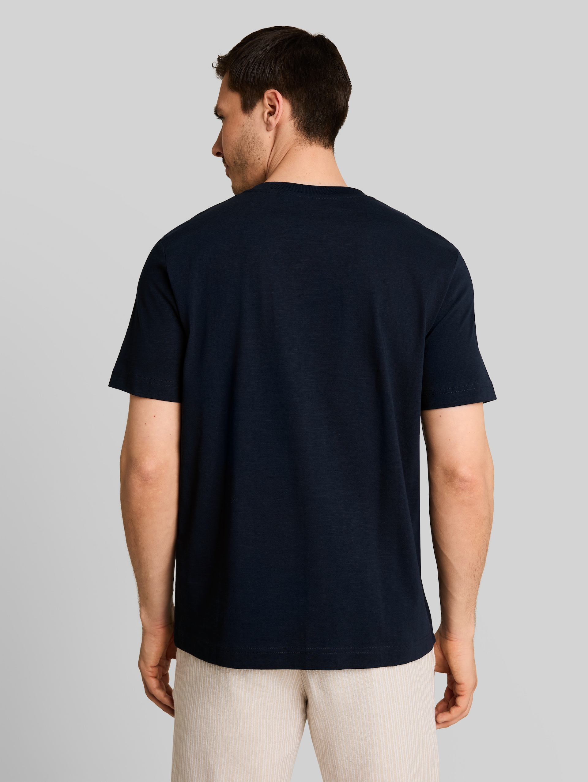 T-Shirt mit Logo-Print - sky captain blue - Auschnitt Model-Rückansicht