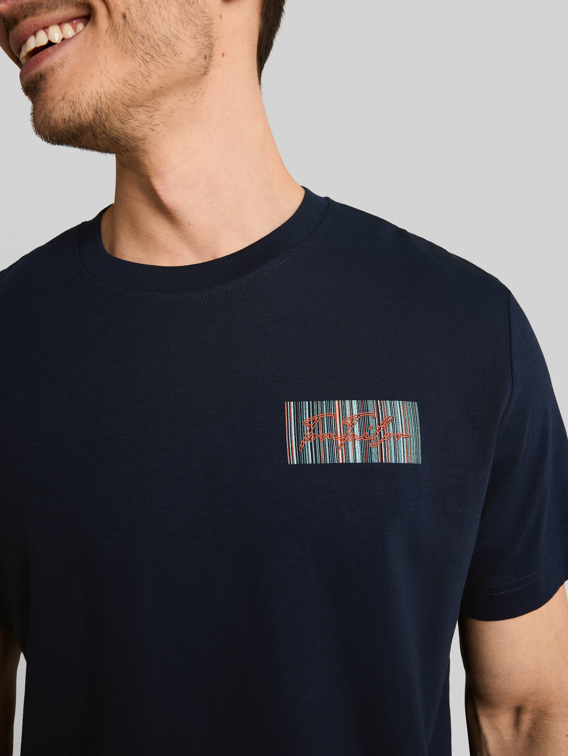 T-Shirt mit Logo-Print - sky captain blue - Detail-Model-Ansicht