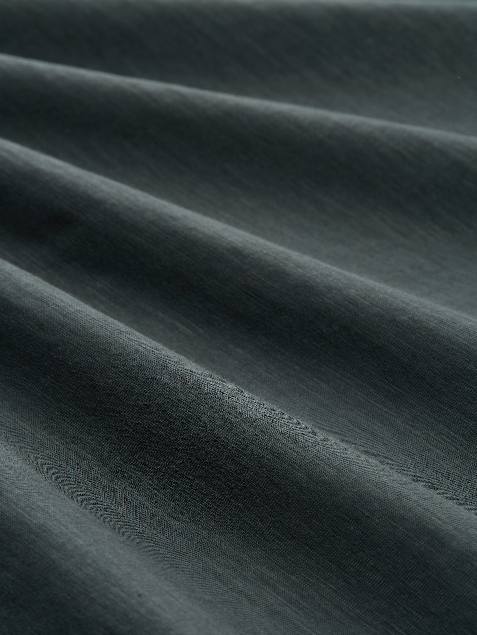 T-Shirt mit V-Ausschnitt - Darkest Olive - Material-Ansicht