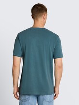 T-shirt au look usé - tide petrol - Découpe Vue arrière du modèle
